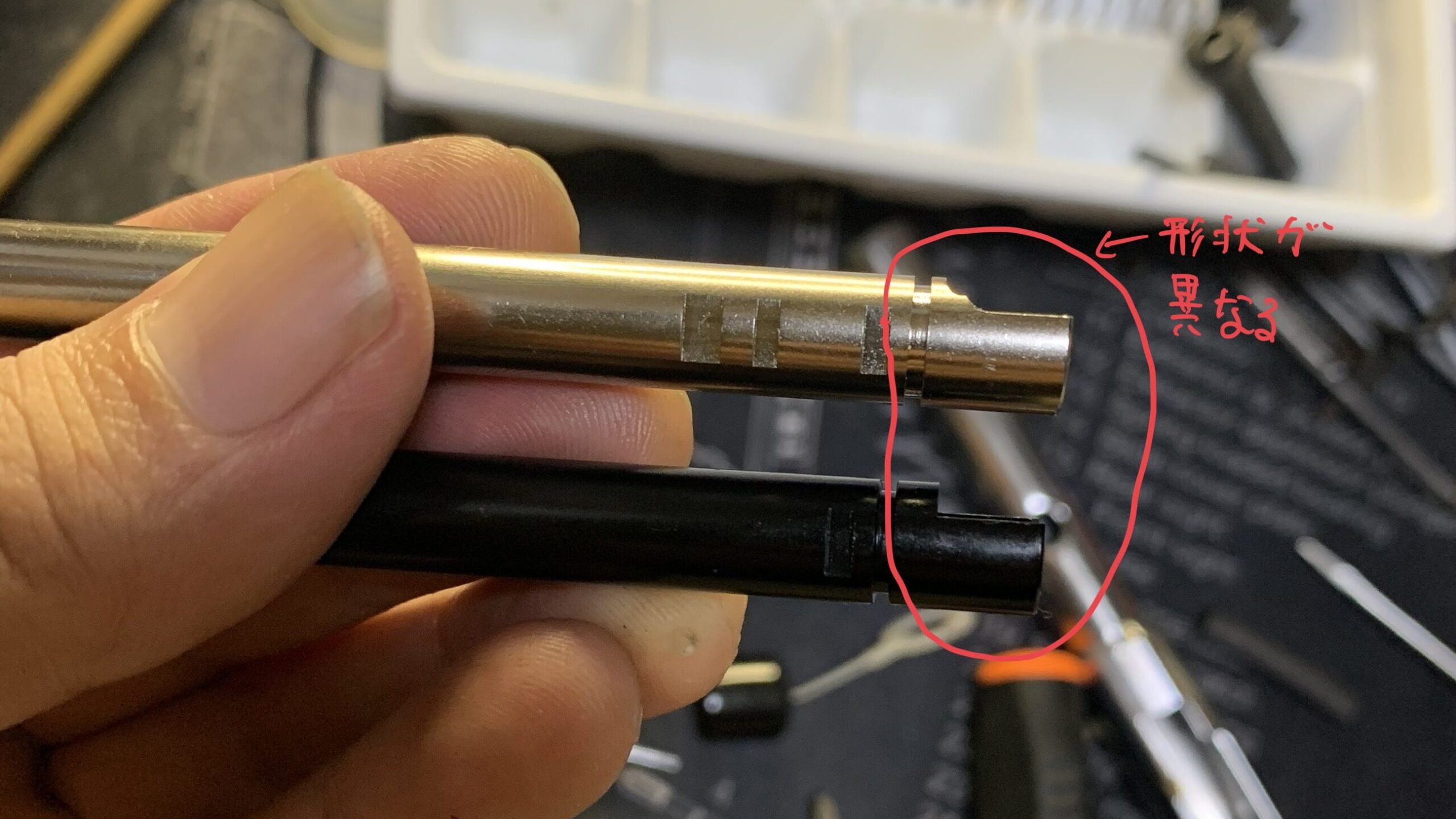 BATON BM-45 CO2GBB バレルのホップ窓の比較　横