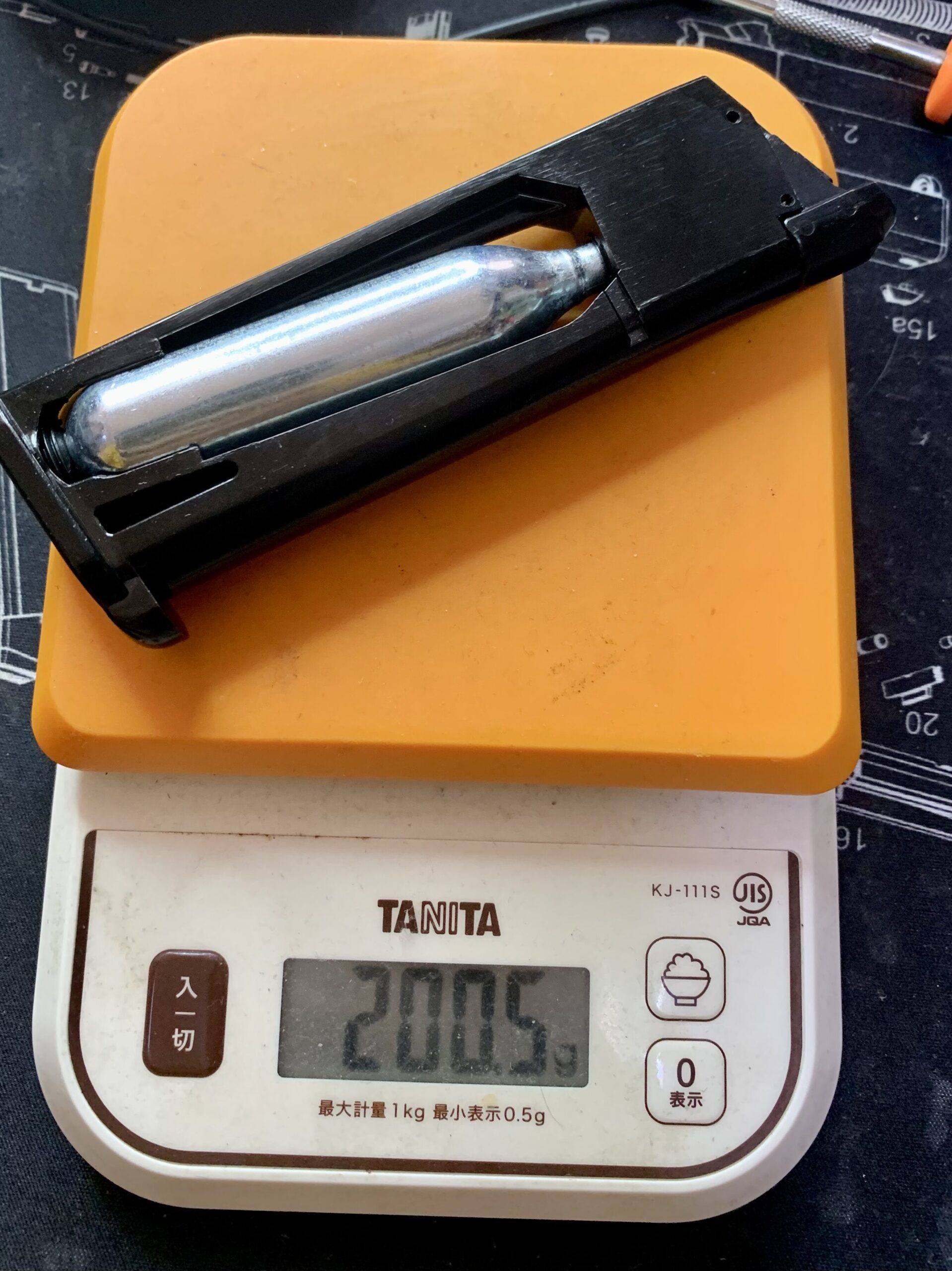 BATON BM-45 CO2GBB ボンベ付きマガジン重量