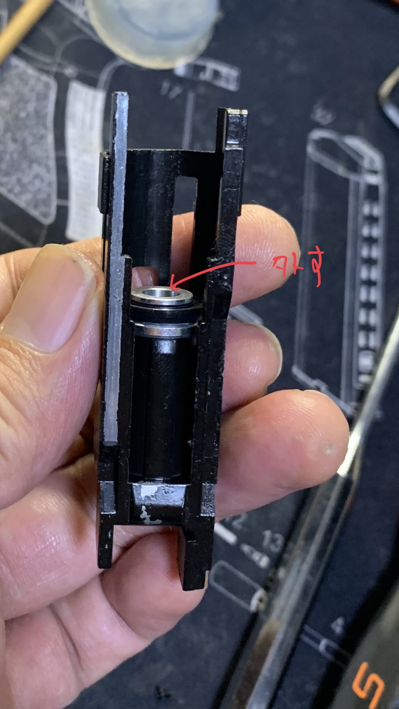 BATON BM-45 CO2GBB ピストンカップの取り外し