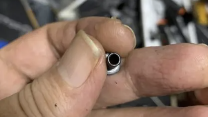 laylaxm17 加工後のオリフィスの前穴