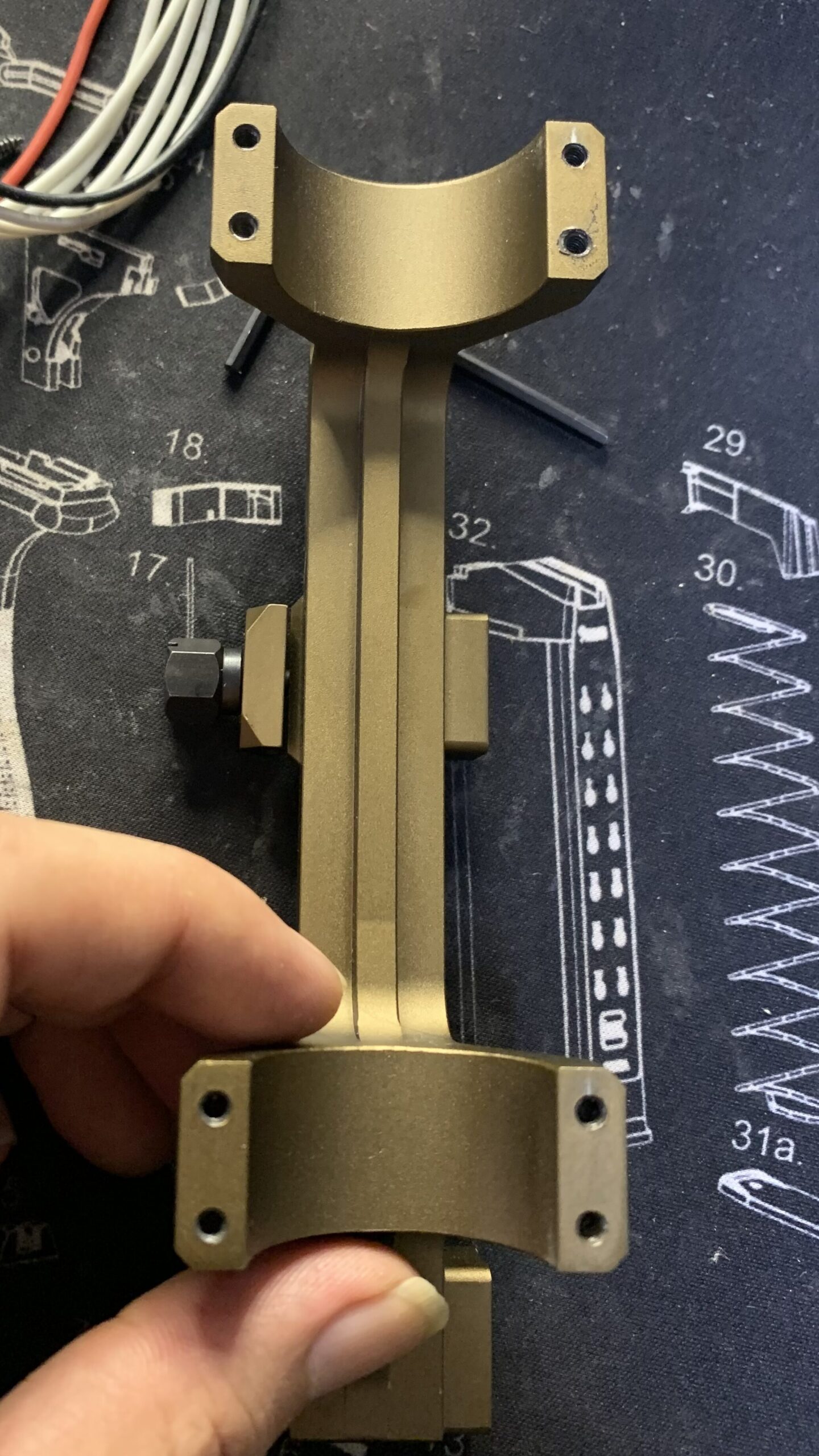 ガイズリー　レプリカ　ワンピーススコープマウント　マウントリングを外した状態