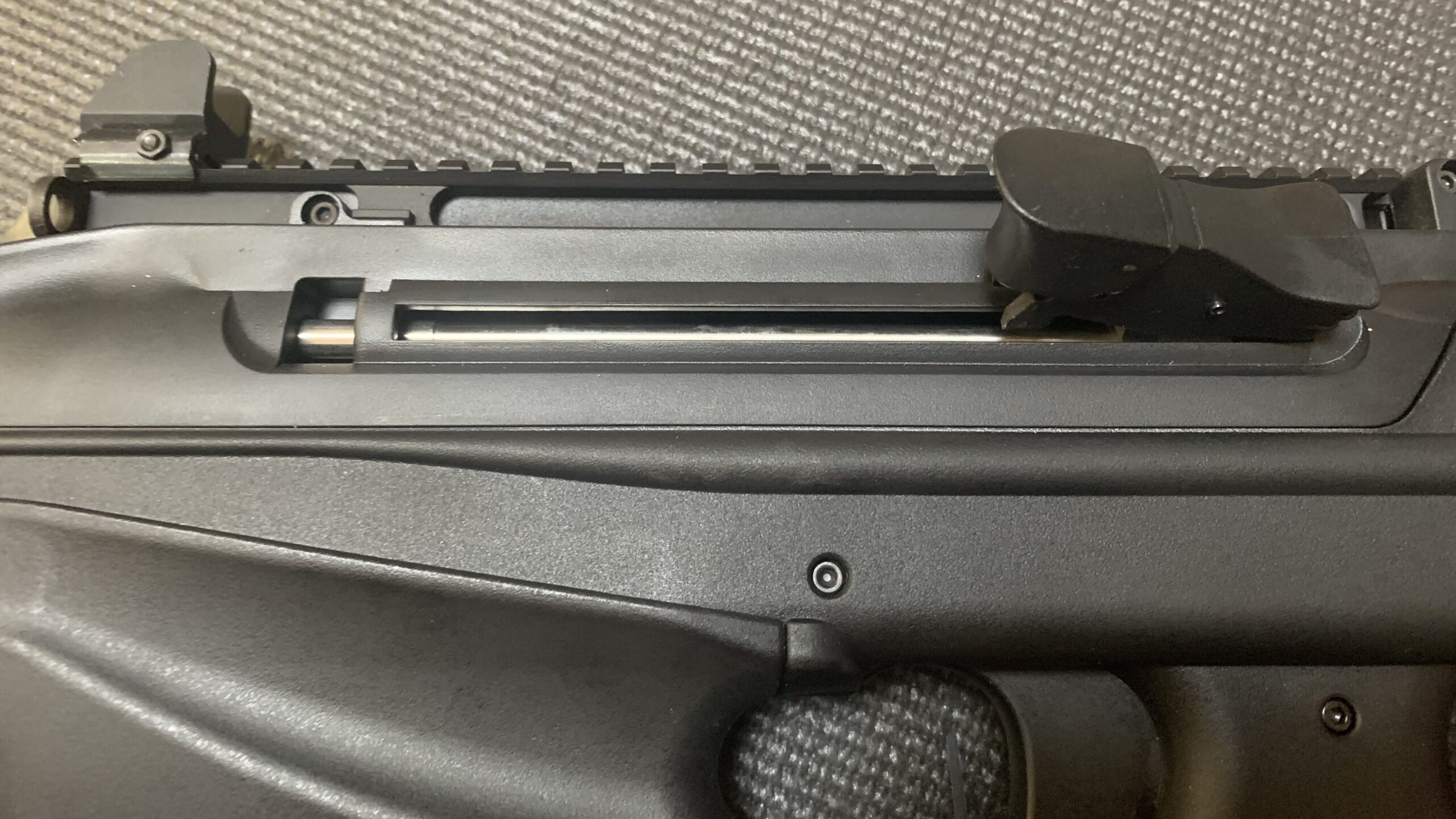 G&G FN F2000 ETU チャージングハンドルの固定