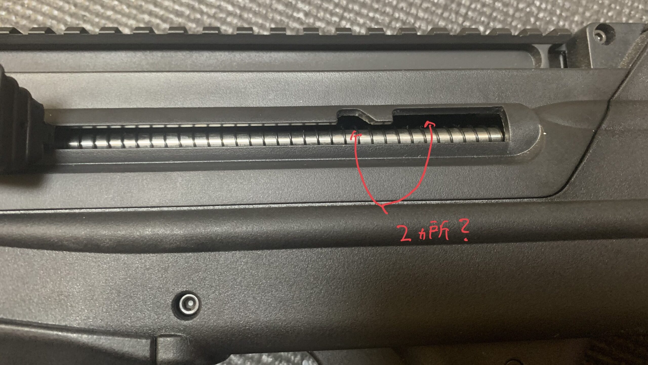 G&G FN F2000 ETU チャージングハンドルの固定箇所