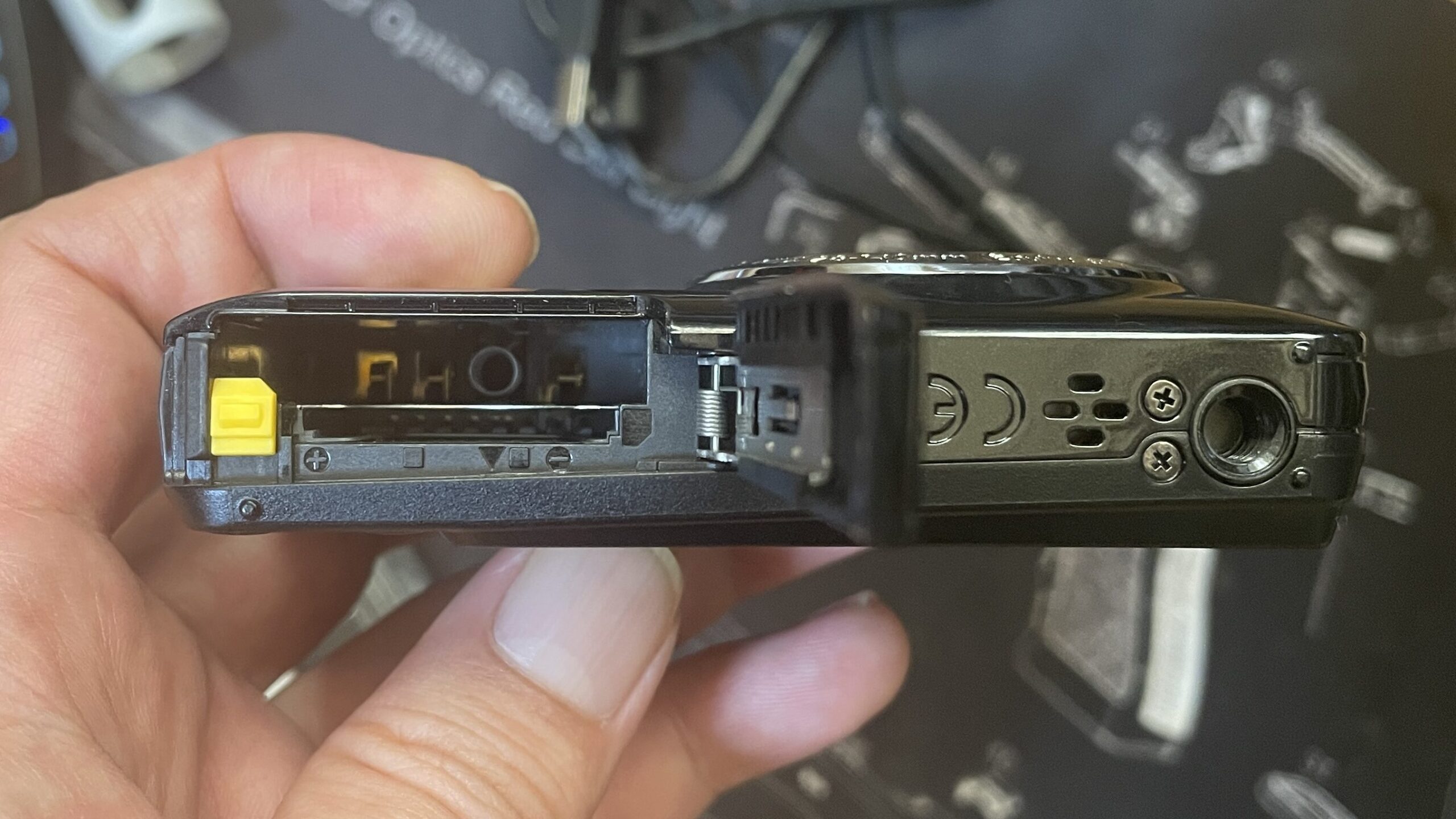 Kodak　FZ55 バッテリー、SDカード挿入部