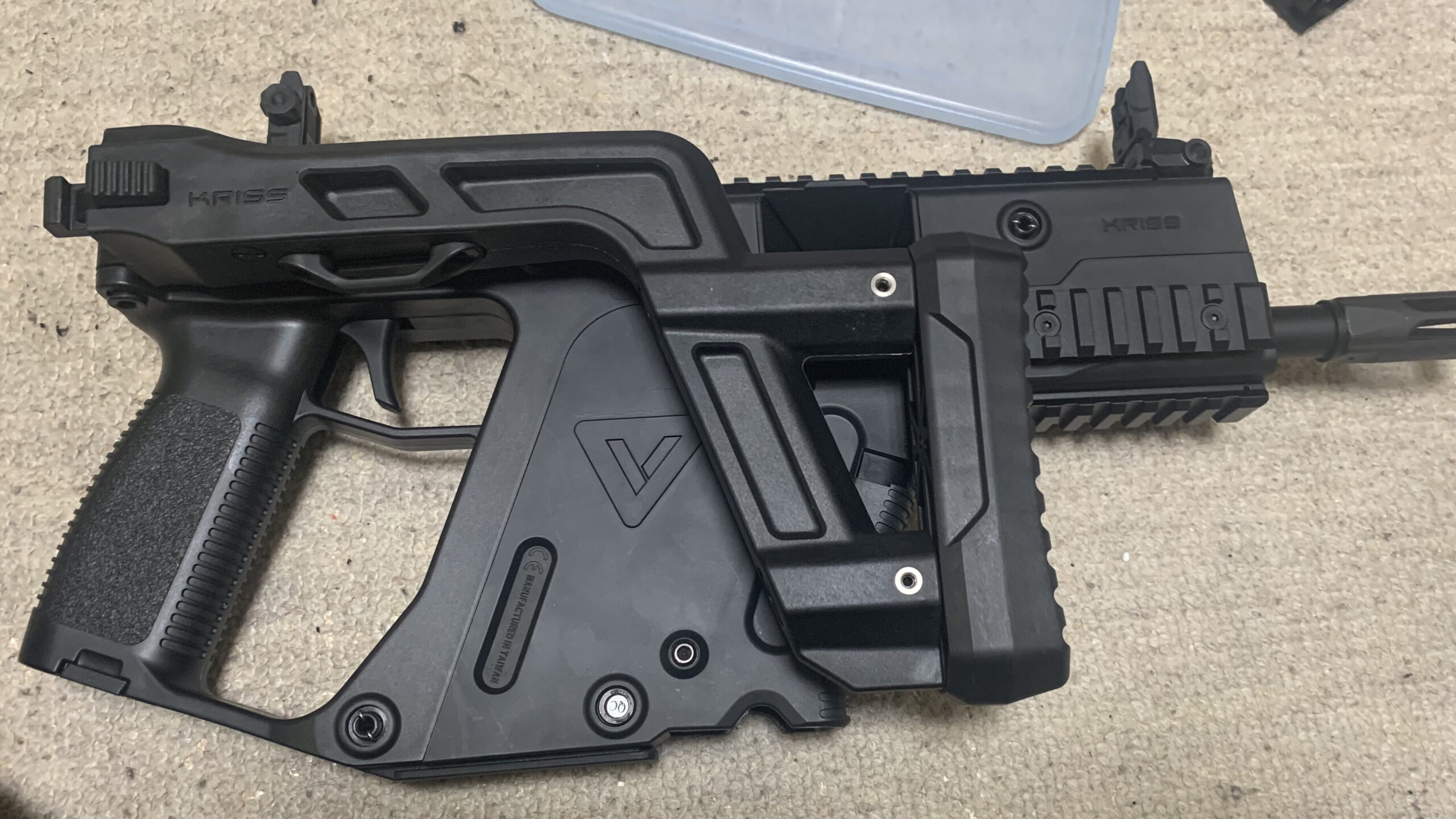 KRYTAC KRISS VECTOR ストック折り畳み状態