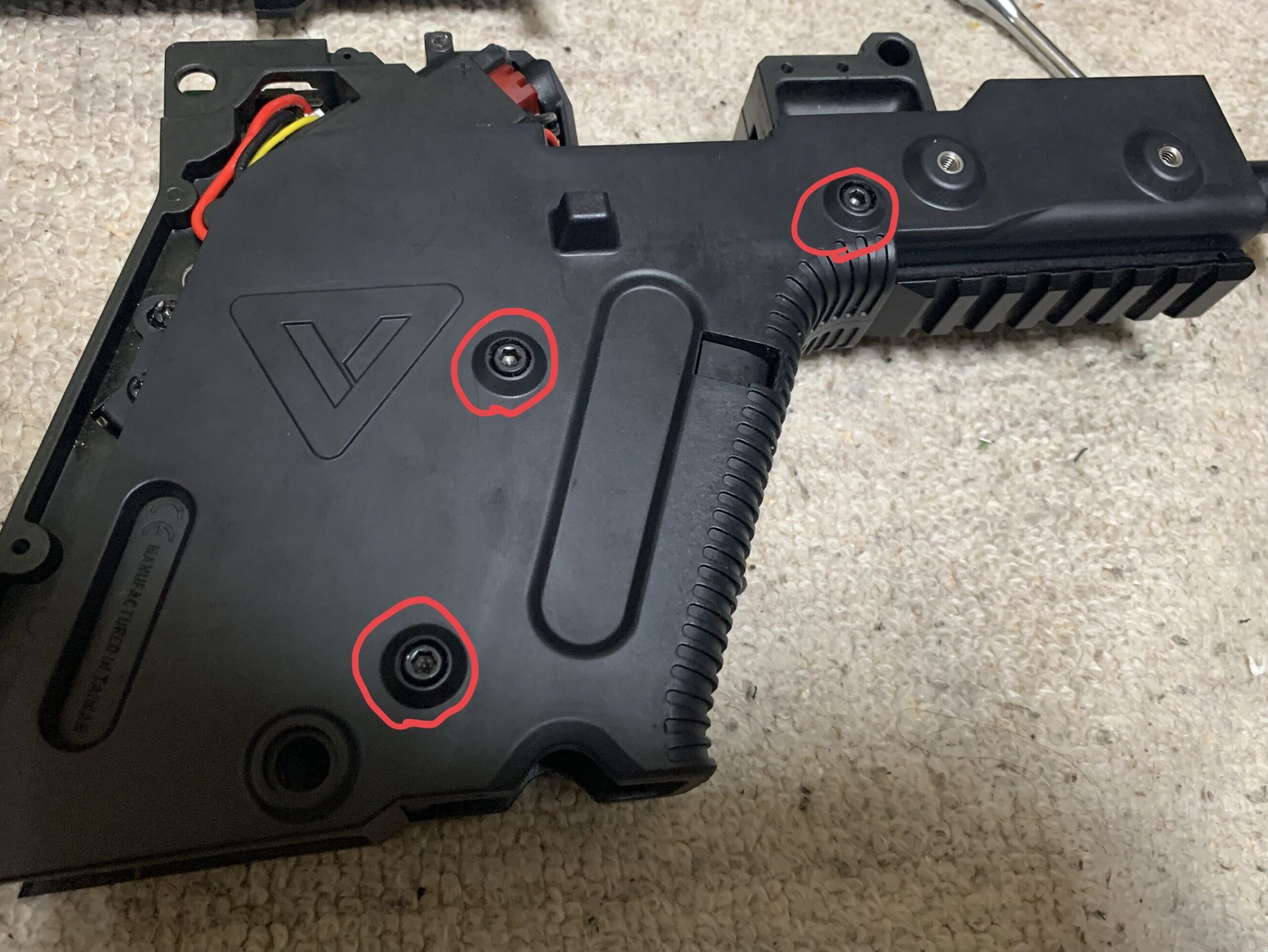 KRYTAC KRISS VECTOR ロアレシーバー右側の六角ボルト