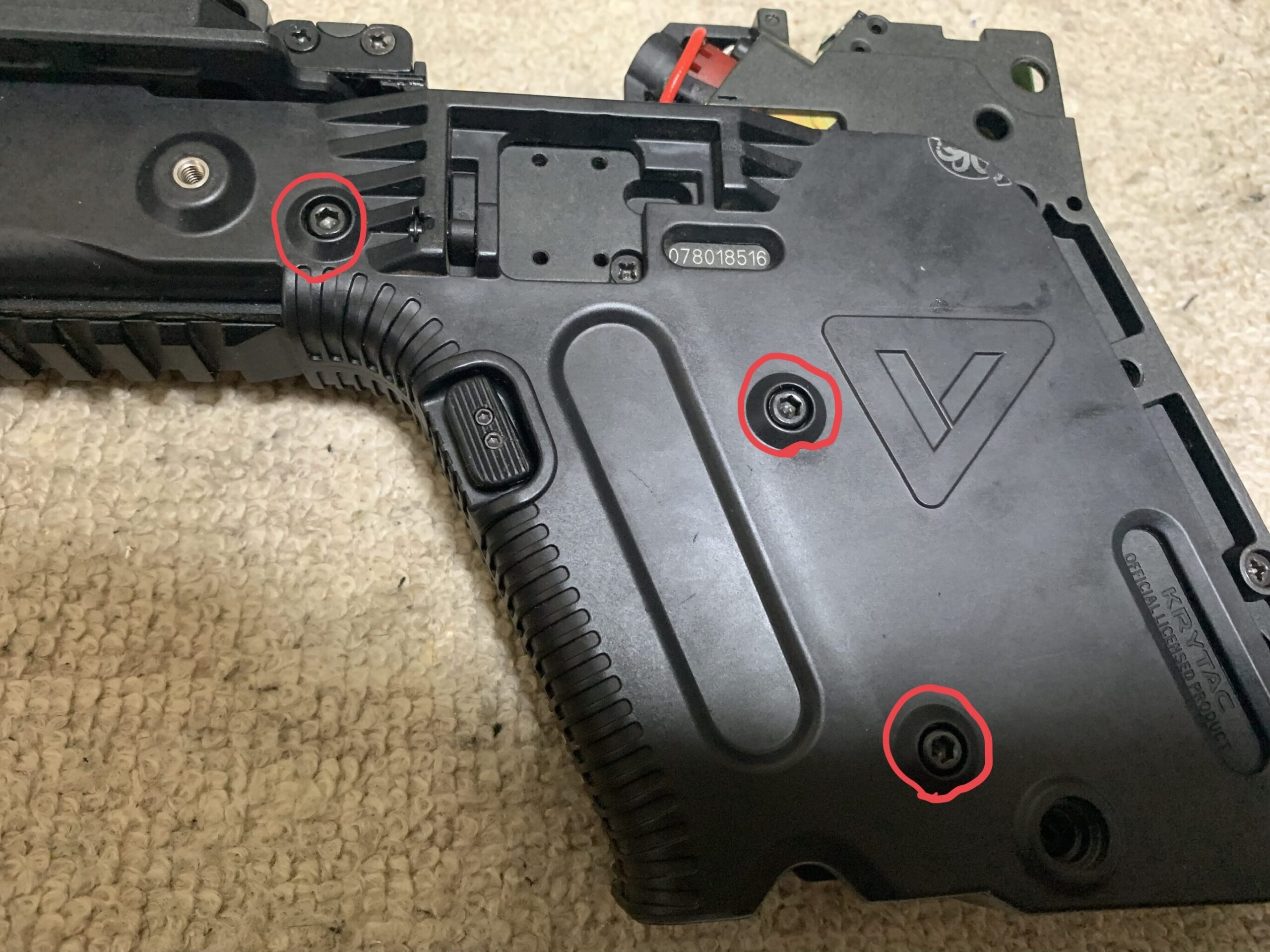 KRYTAC KRISS VECTOR ロアレシーバー左側の六角ボルト
