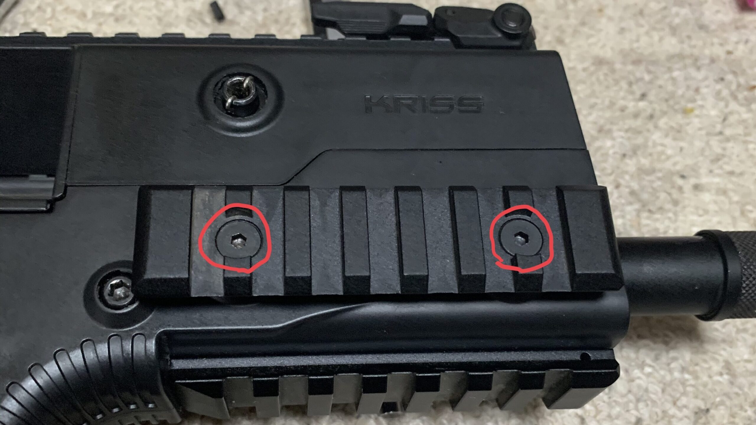 KRYTAC KRISS VECTOR サイドレールの取り外し