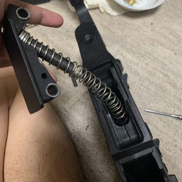 KRYTAC KRISS VECTOR スプリングガイドの取り外し