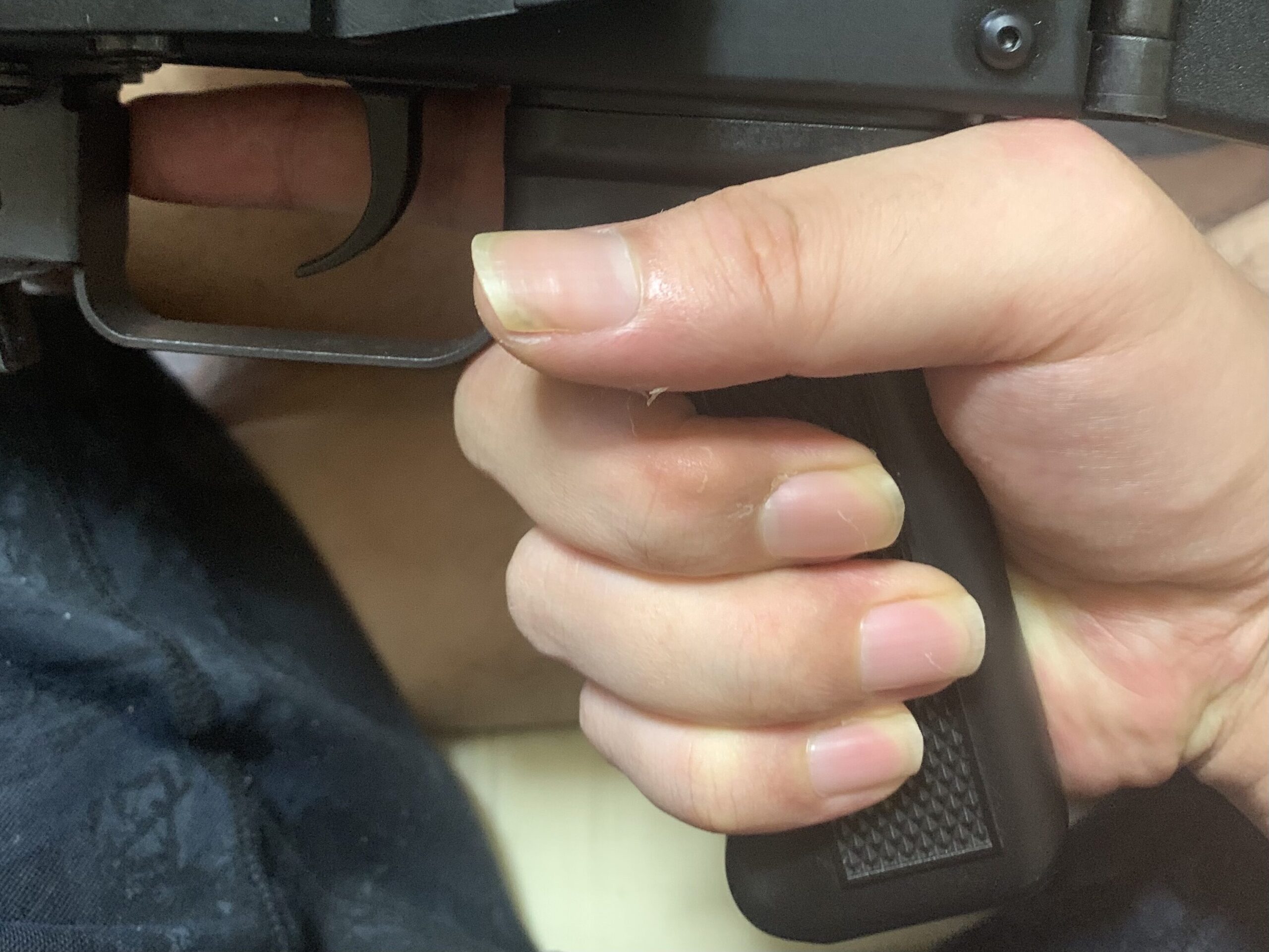 KSC AK74M system7two グリップを握る