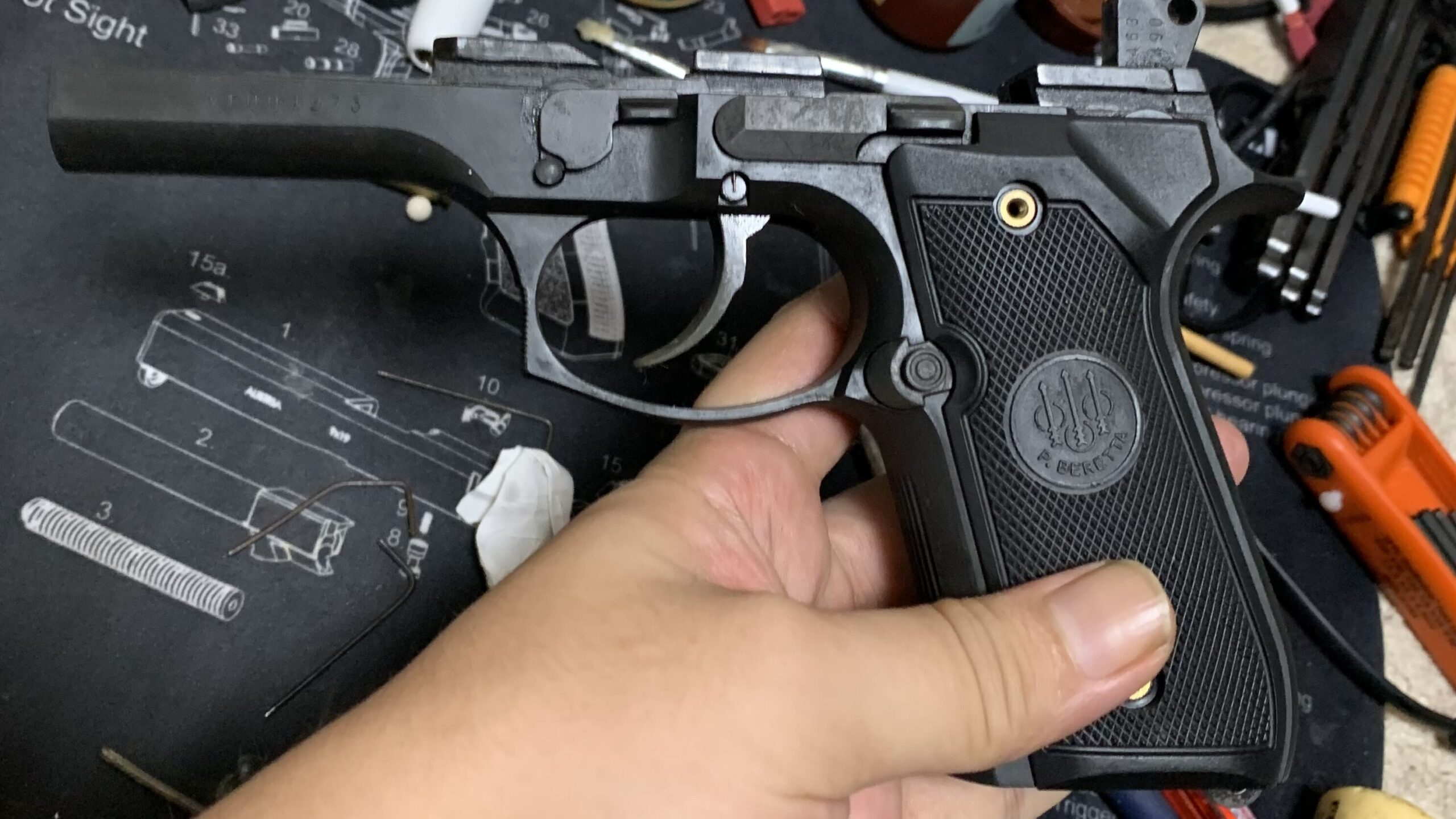 KSC M9 HW system7 グリップスクリューの取り外し