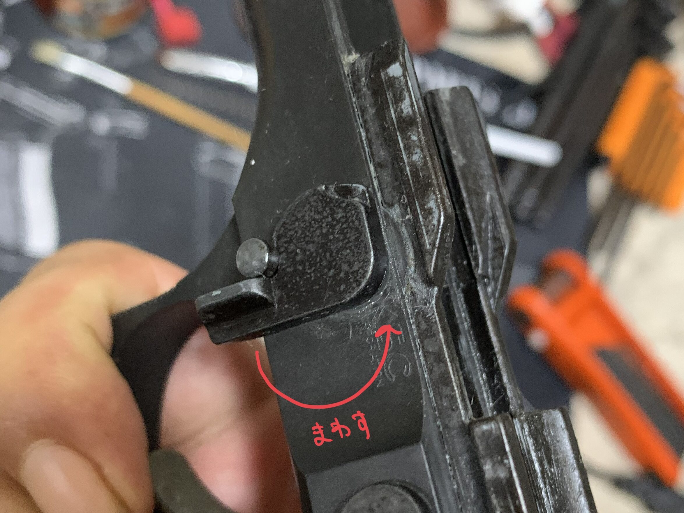 KSC M9 HW system7 スライド分解レバーを反時計回りに回す