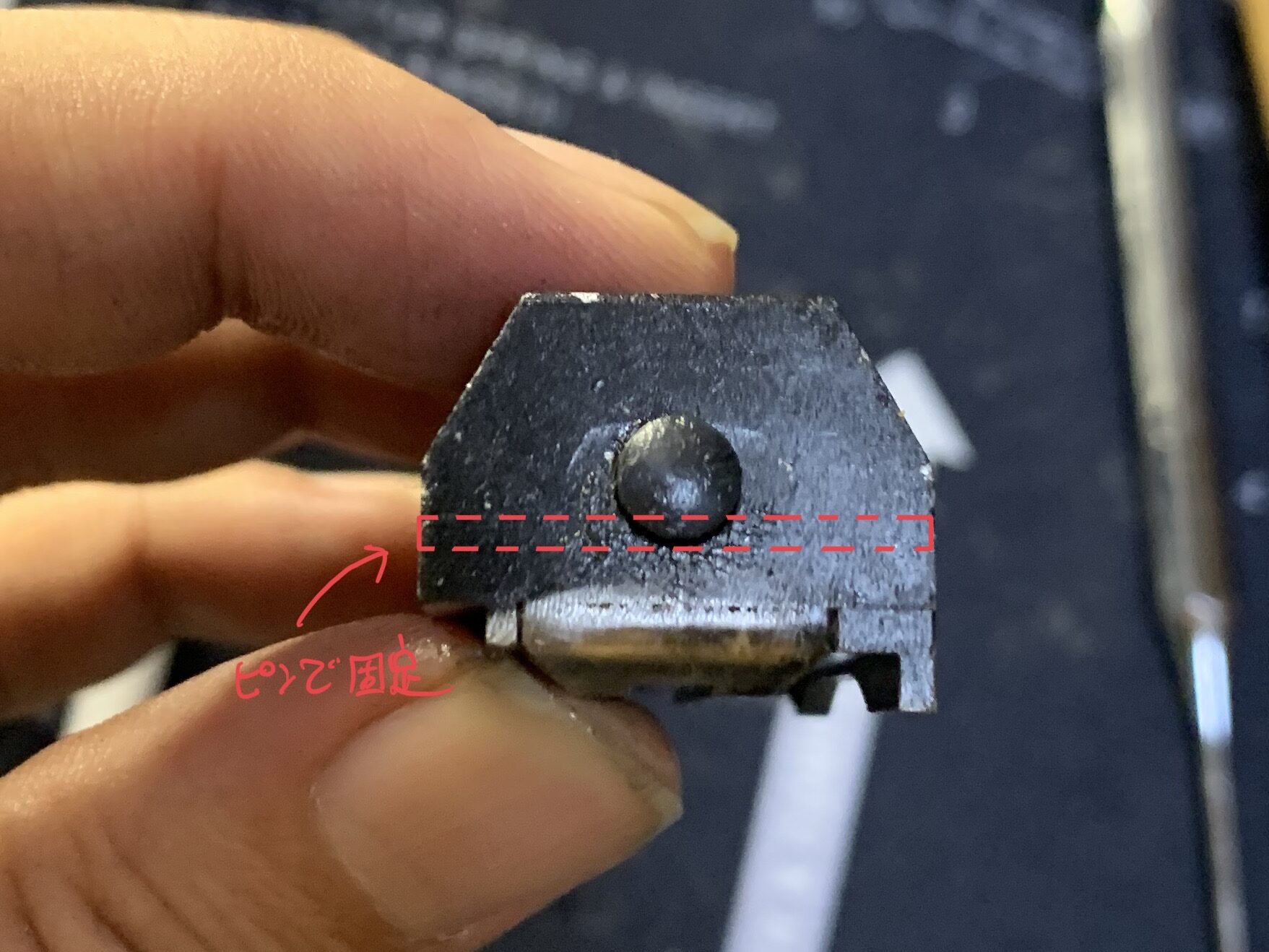 KSC MK23 ソーコムピストル　CO2 ABS フィアリングピンをピンで固定する