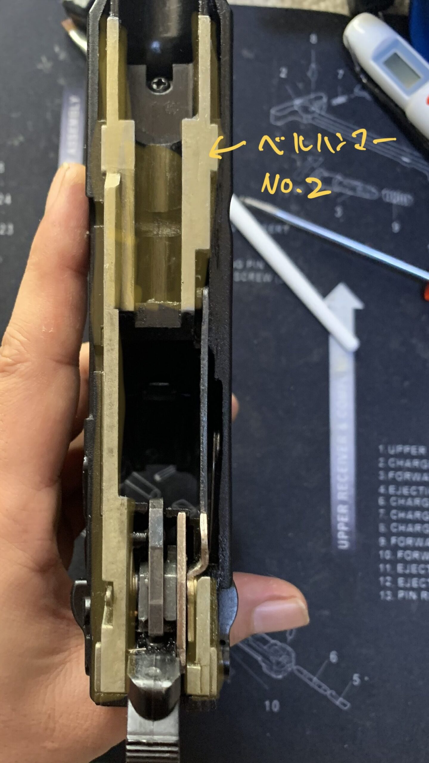 KSC MK23 ソーコムピストル　CO2 ABS フレームのスライドレールにグリスを塗る2