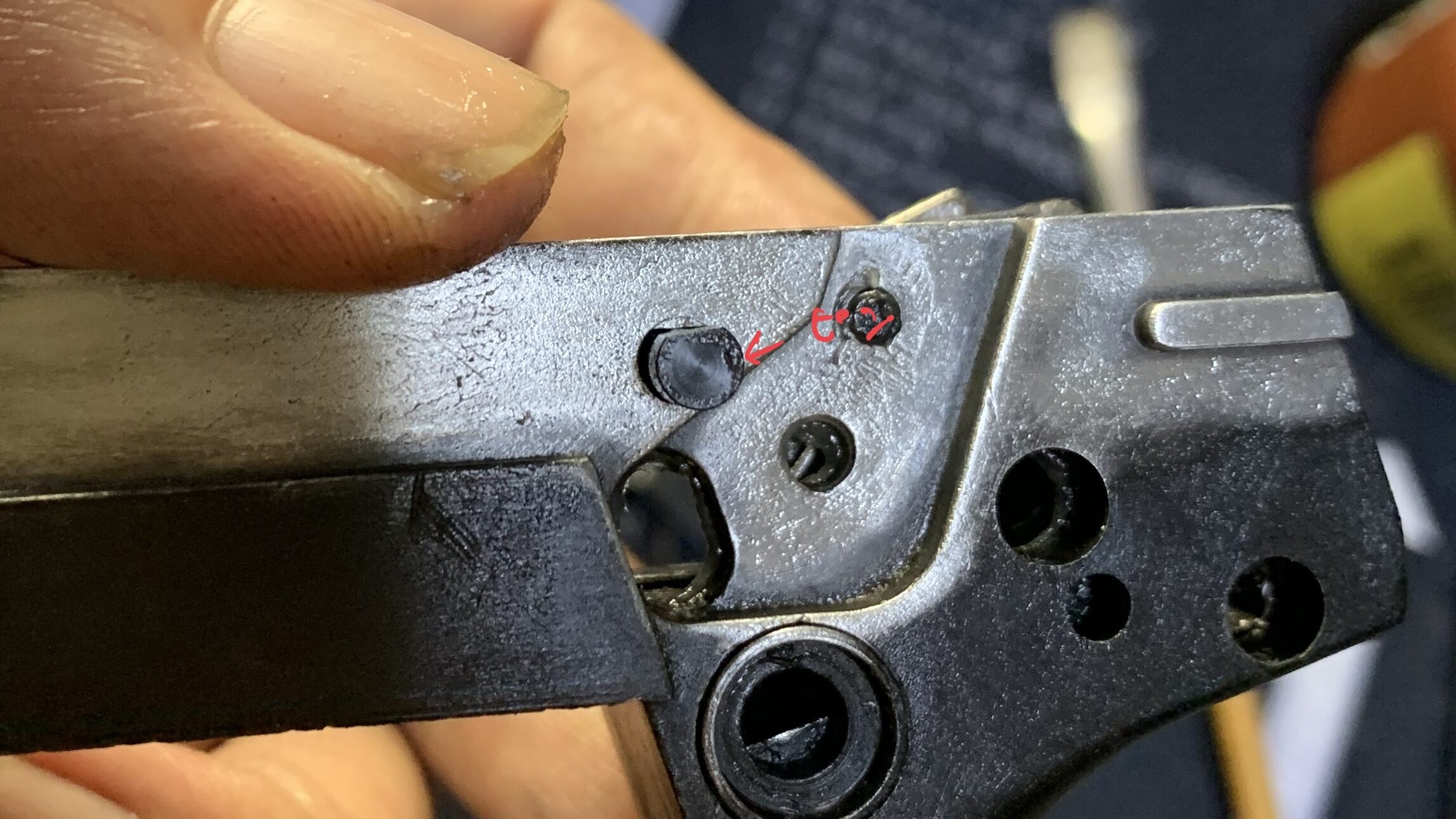 KSC MK23 ソーコムピストル　CO2 ABS インパクトハンマーピンを組む