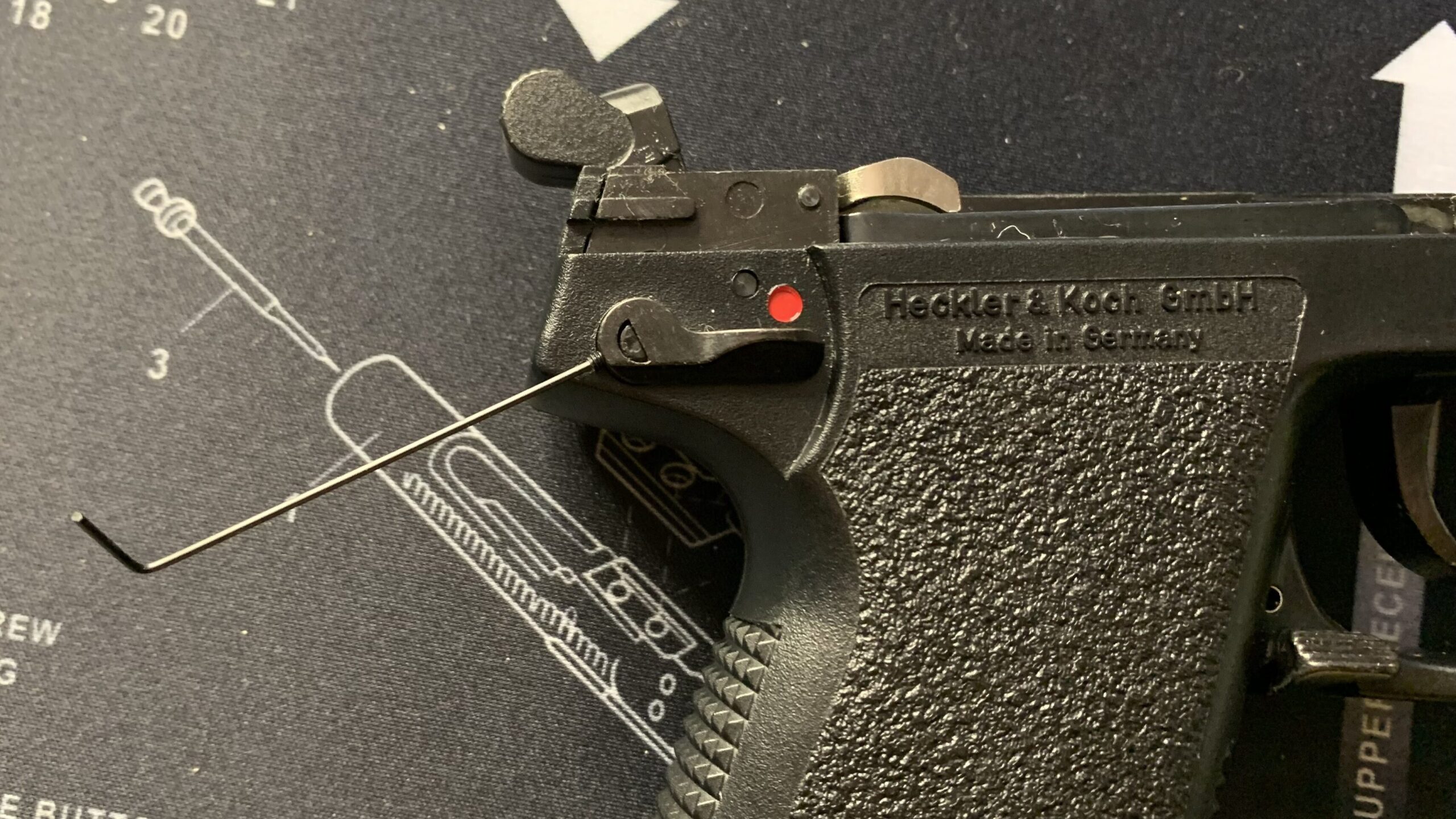 KSC MK23 ソーコムピストル　CO2 ABS レフトサムセーフティ固定スクリューの取り外し