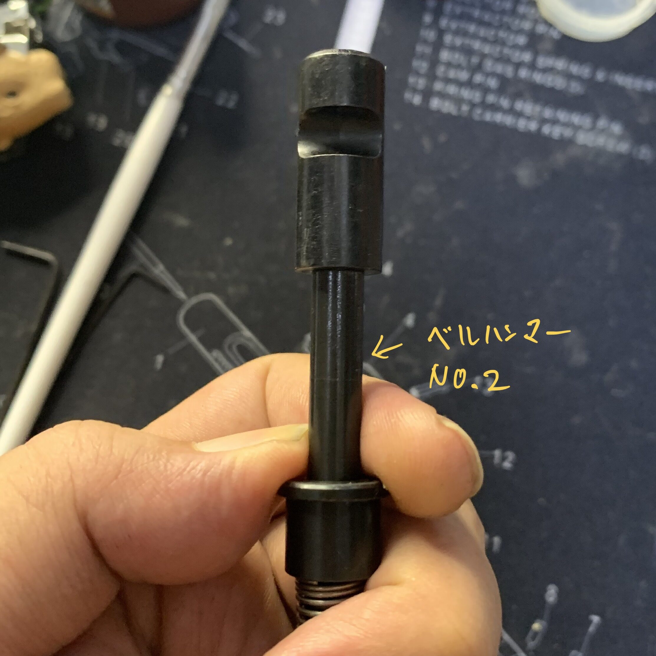 KSC MK23 ソーコムピストル　CO2 ABS リコイルスプリングのガイドにグリスを塗る2