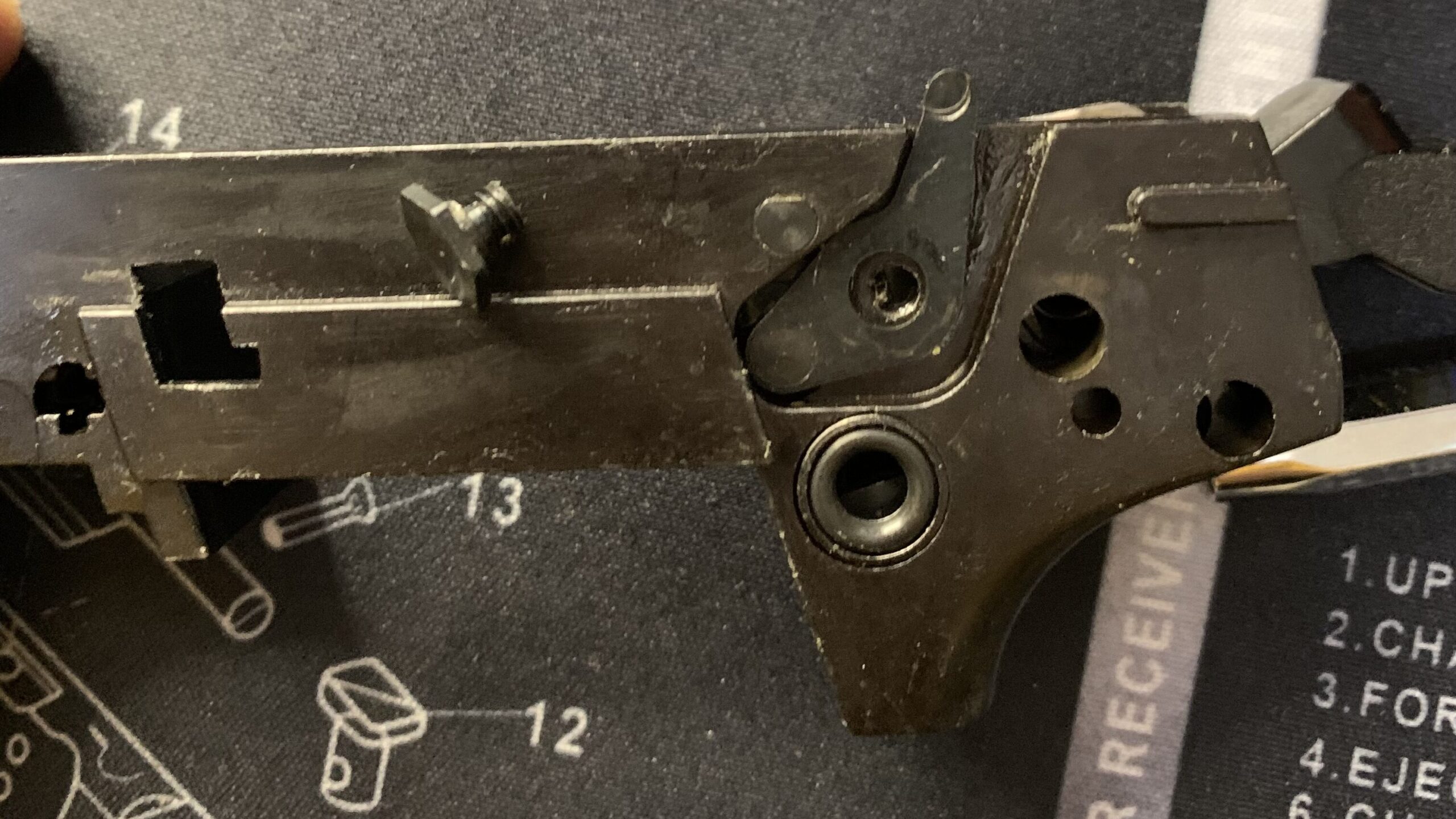 KSC MK23 ソーコムピストル　CO2 ABS ノッカーリターンのネジとピンを外した状態