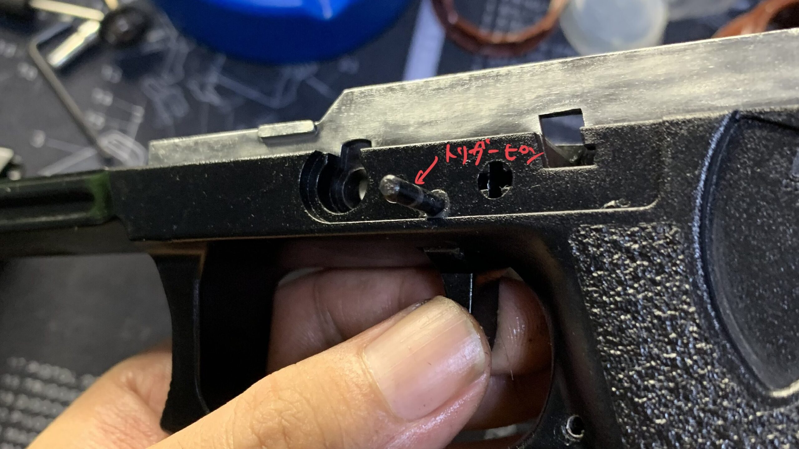 KSC MK23 ソーコムピストル　CO2 ABS トリガーピンの組み立て