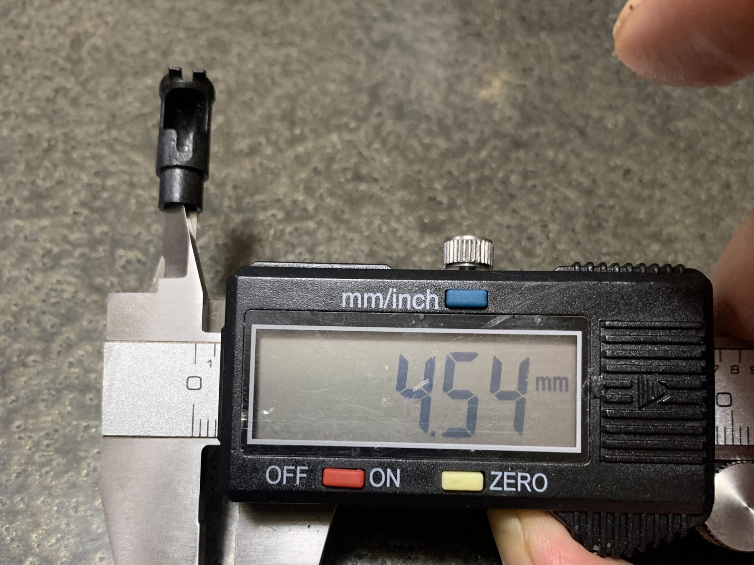 laylaxm17 フローティングバルブの穴の径