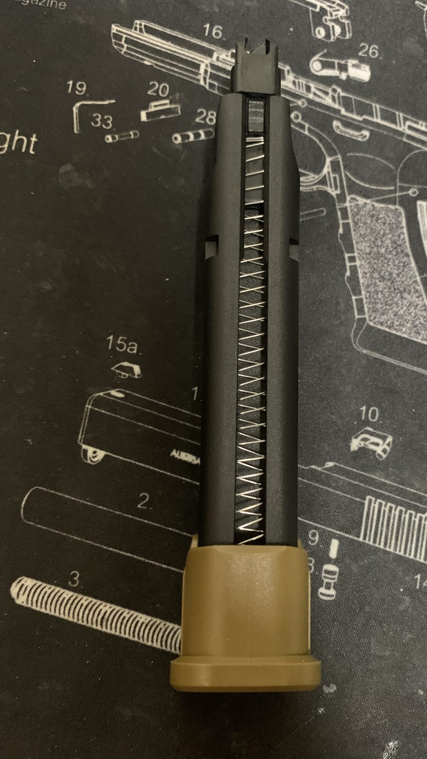 laylaxm17 マガジン正面