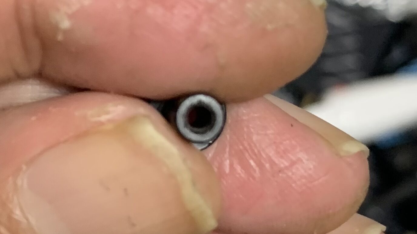 laylaxm17 オリフィスの前面の穴