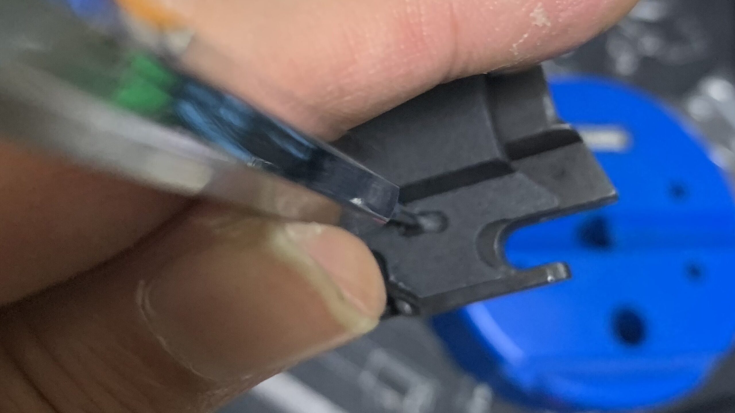 laylaxm17 ピンをポンチで叩く