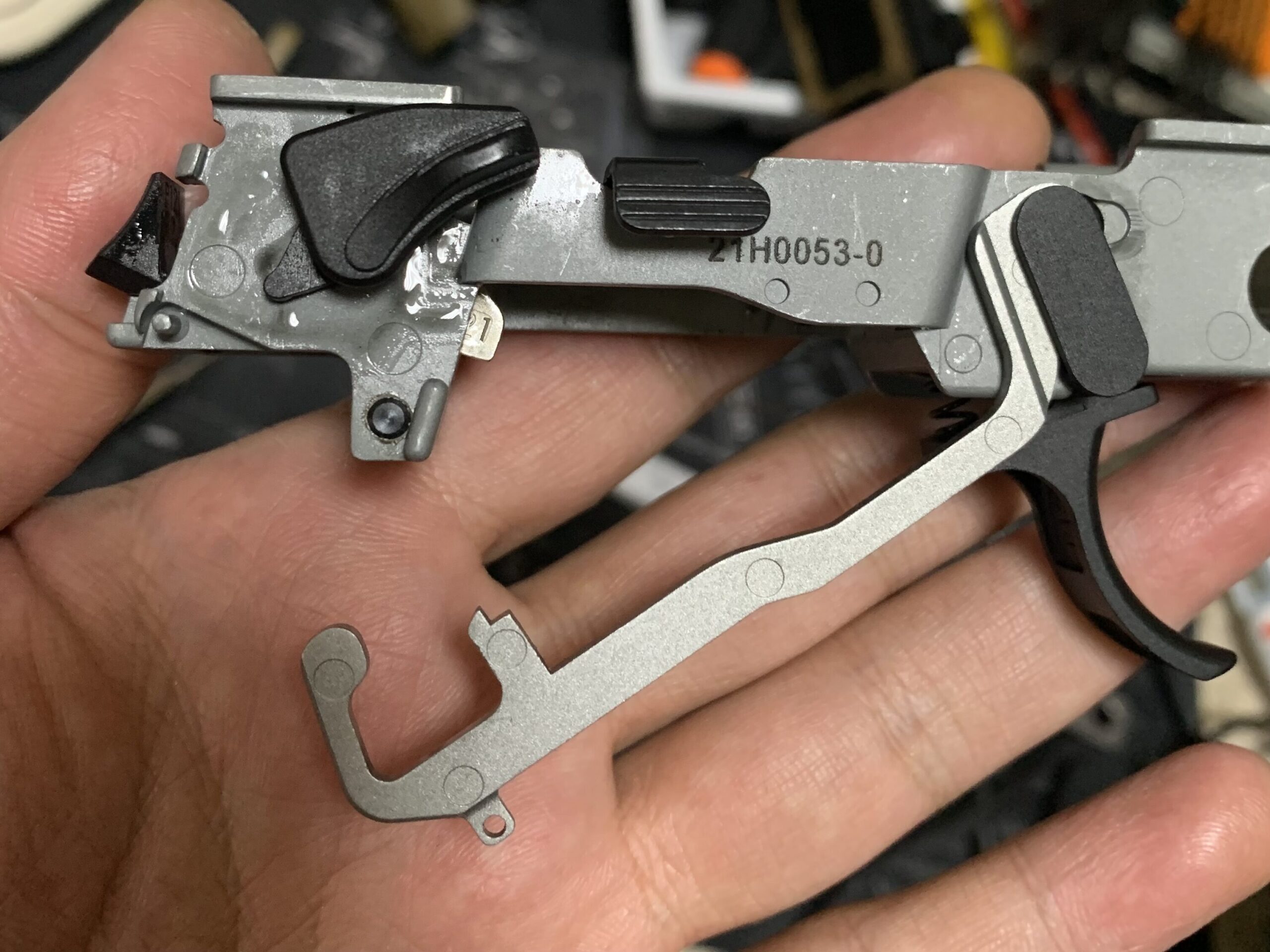 laylaxm17 トリガーバーの取り外し