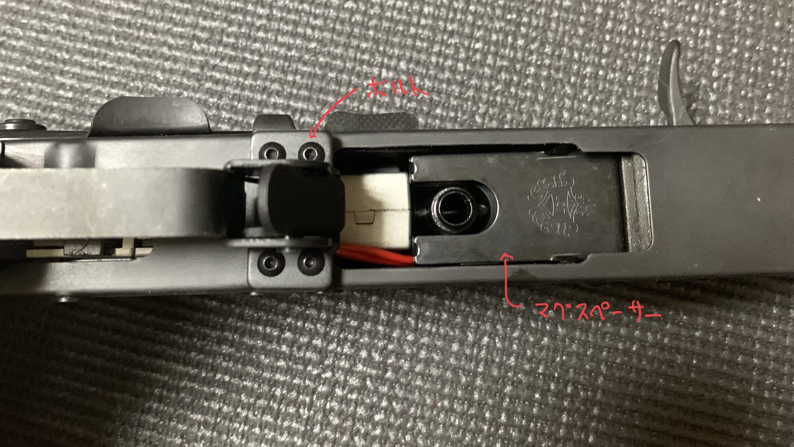 LCT 電動ガン AK-12 マガジン挿入口