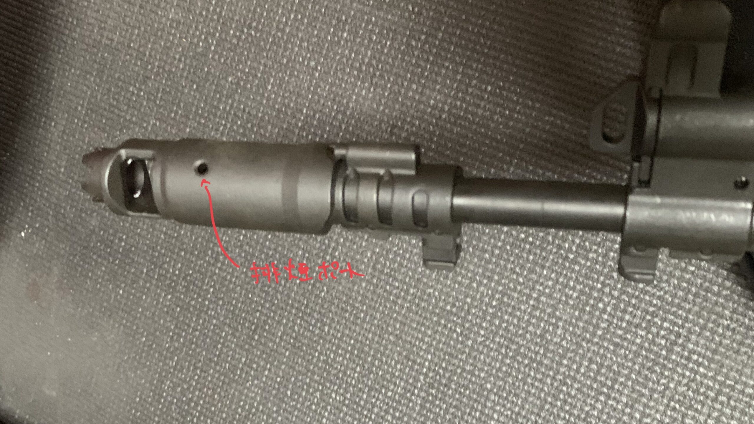 LCT 電動ガン AK-12 マズルのガスポート2