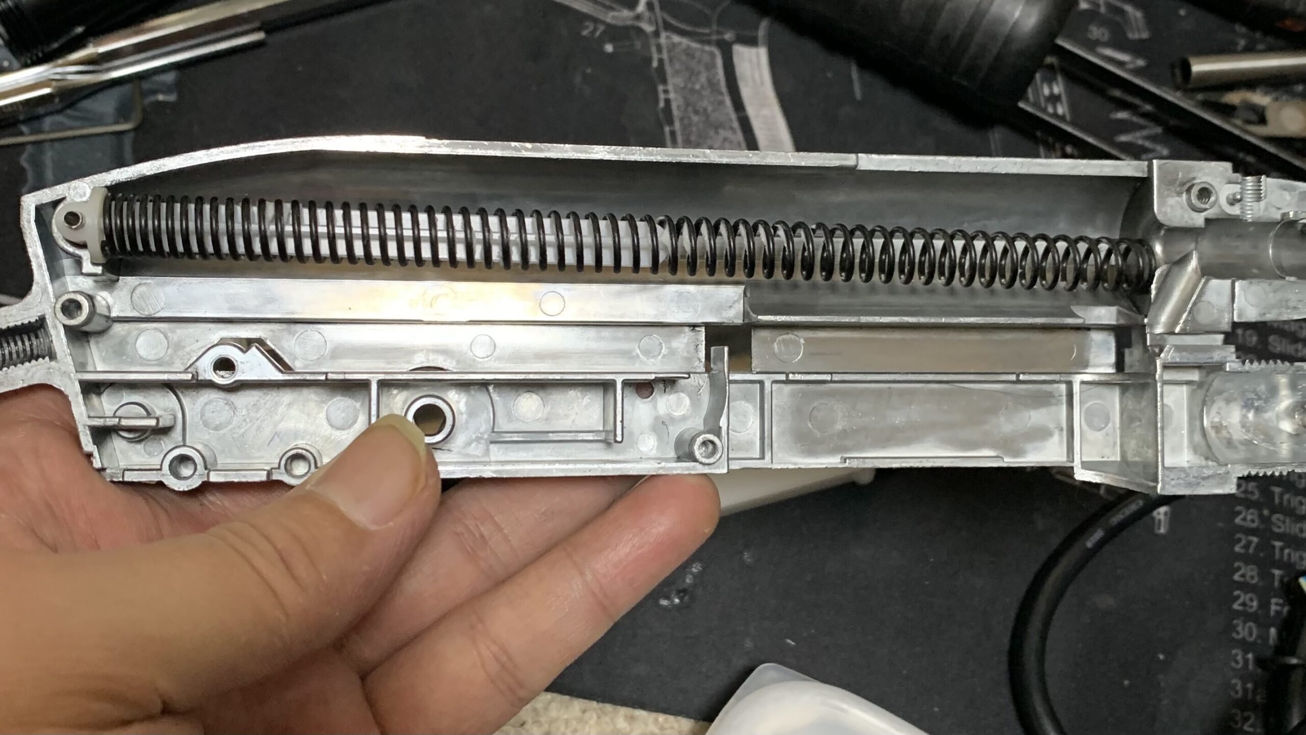 マルゼン　CA870 チャージャー　NEW HOP スプリングをレシーバーに組む