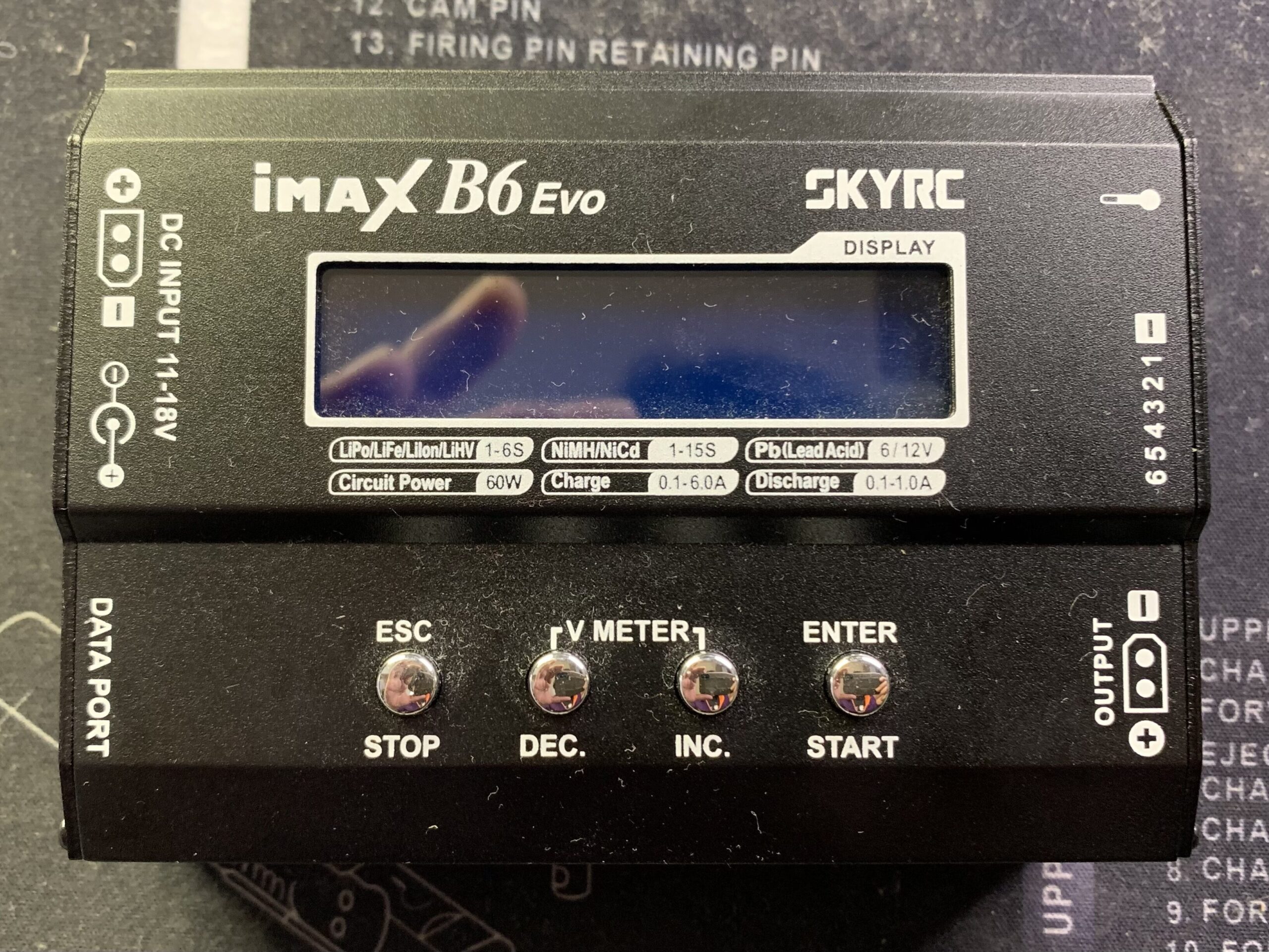 SKYRC iMAX B6 EVO 本体正面