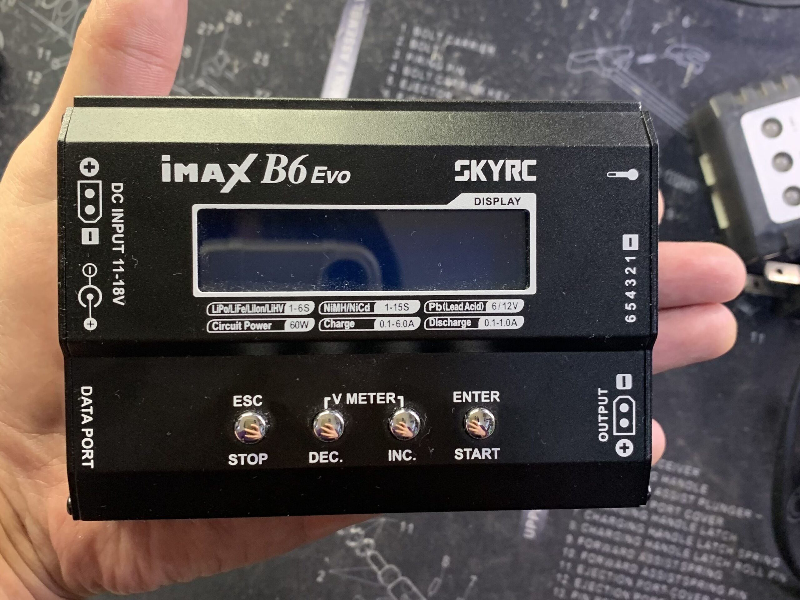 SKYRC iMAX B6 EVO 大きさ