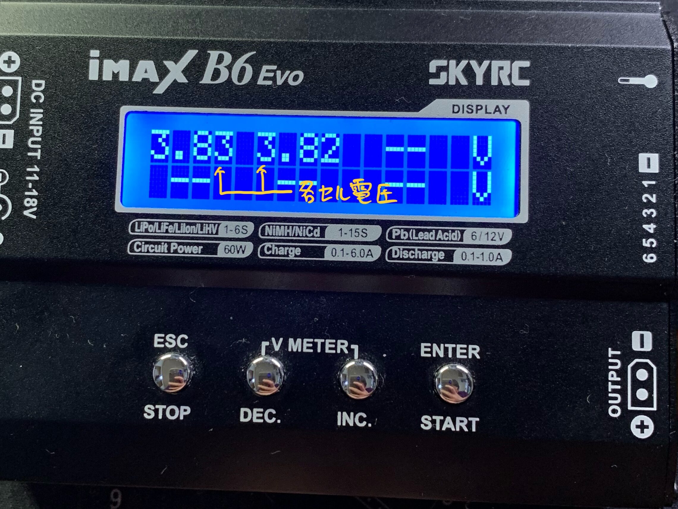 SKYRC iMAX B6 EVO 電圧メーター　各セルの電圧