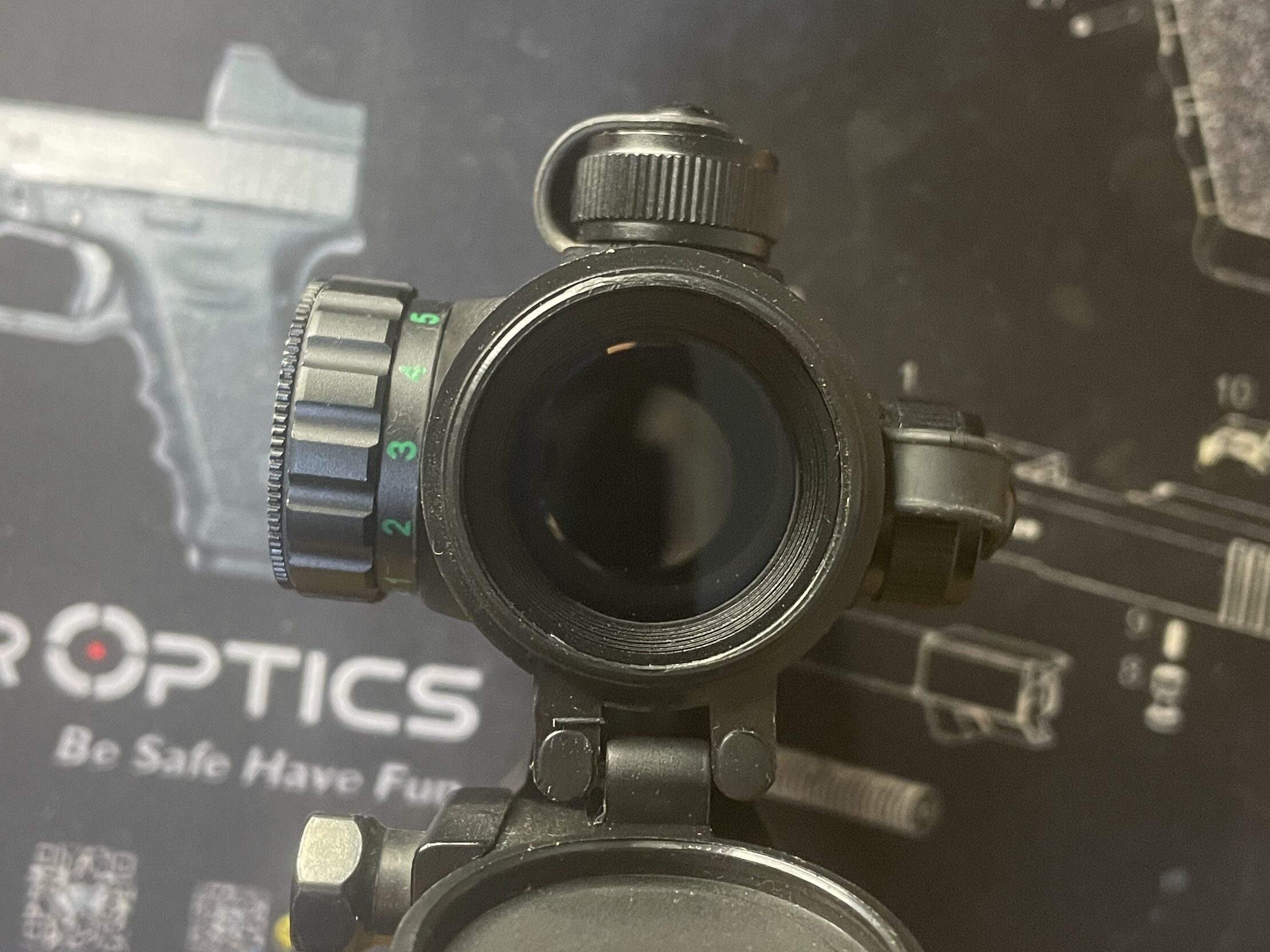 Sutekus 4MOA ドットサイト M3タイプ　後ろ　バトラーキャップ開