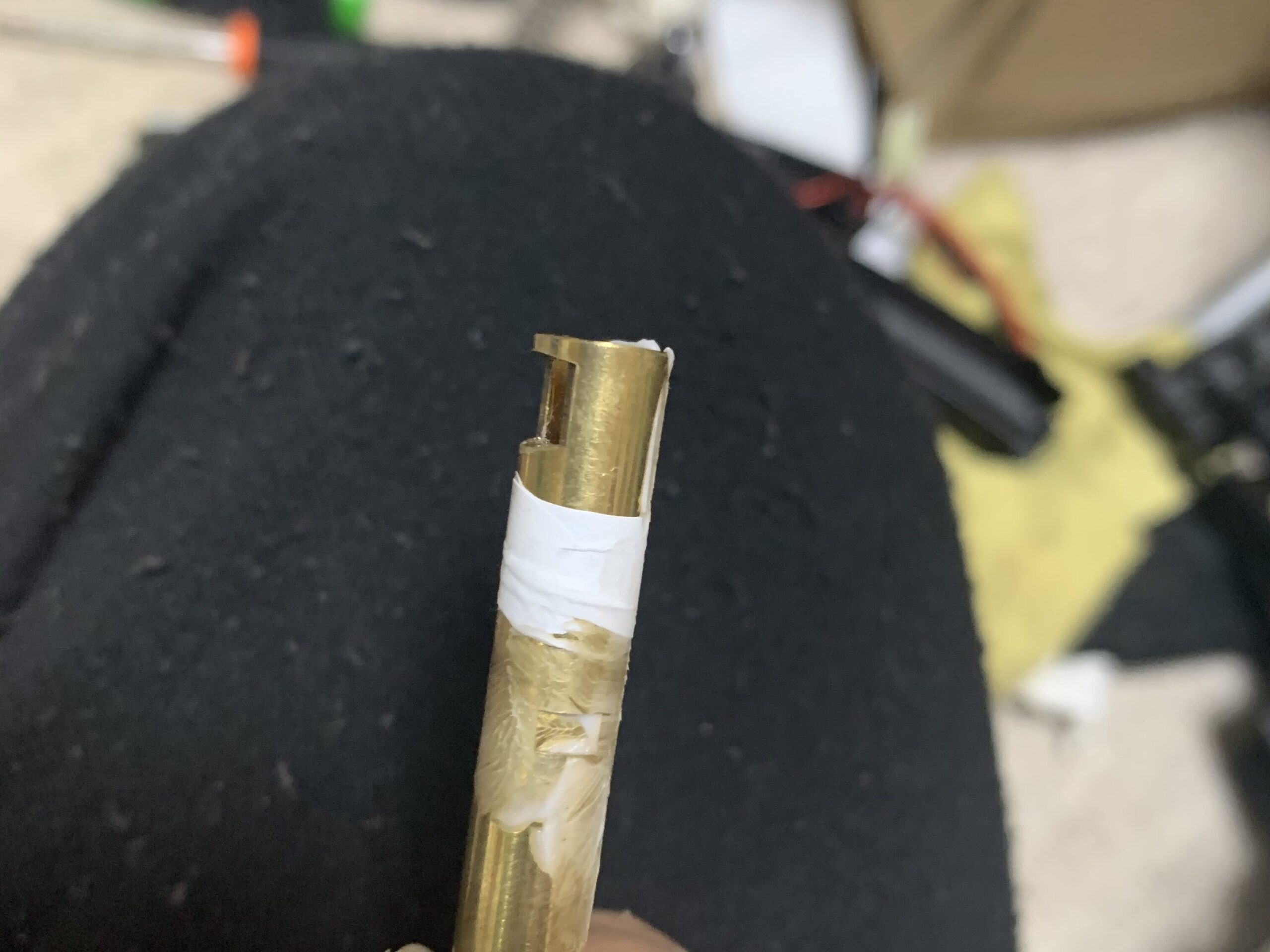 東京マルイ　MP5K HC インナーバレルのホップ窓にグリス塗布