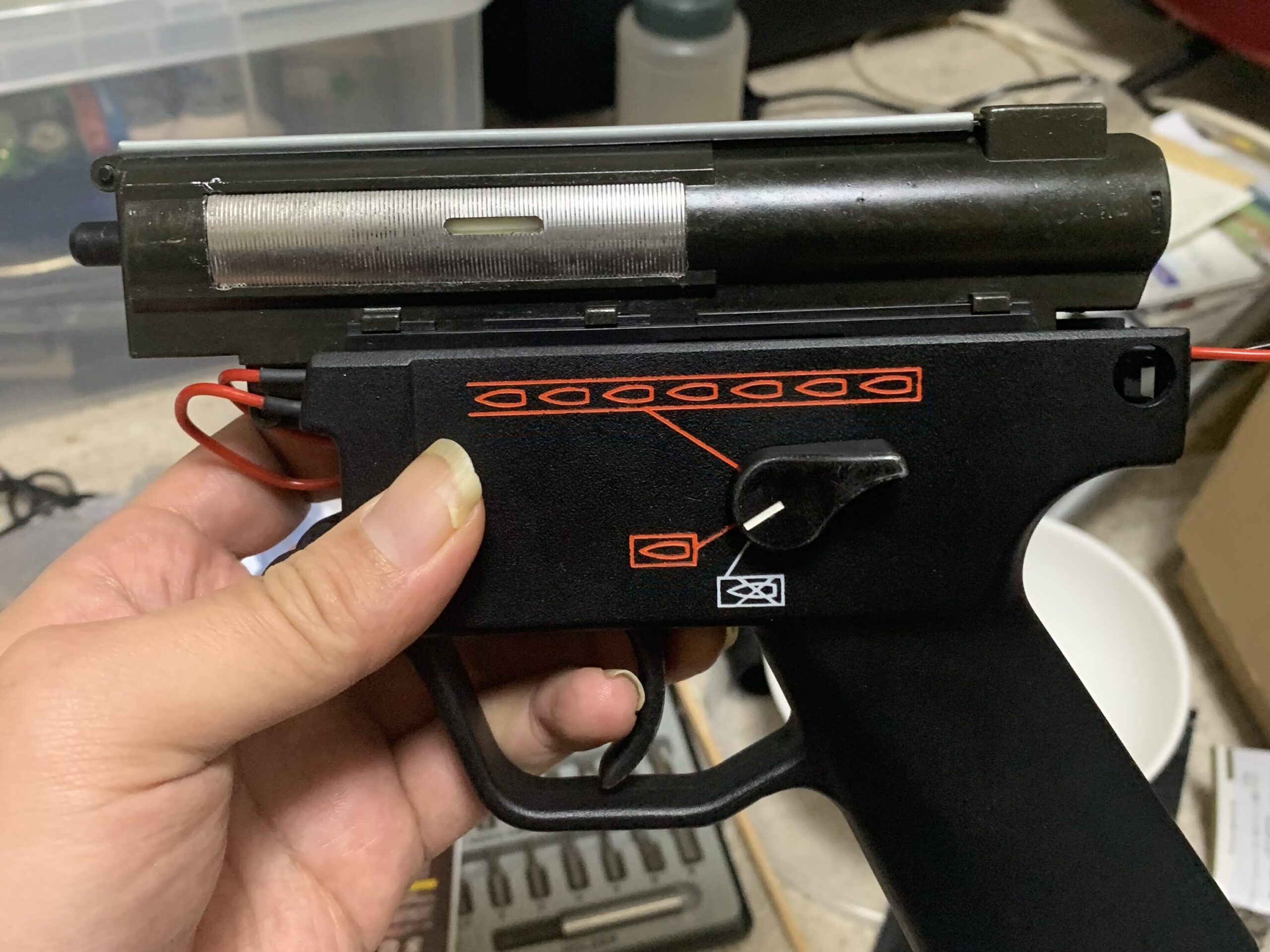 東京マルイ　MP5K HC メカボックスをレシーバーに組み付けた右ビュー