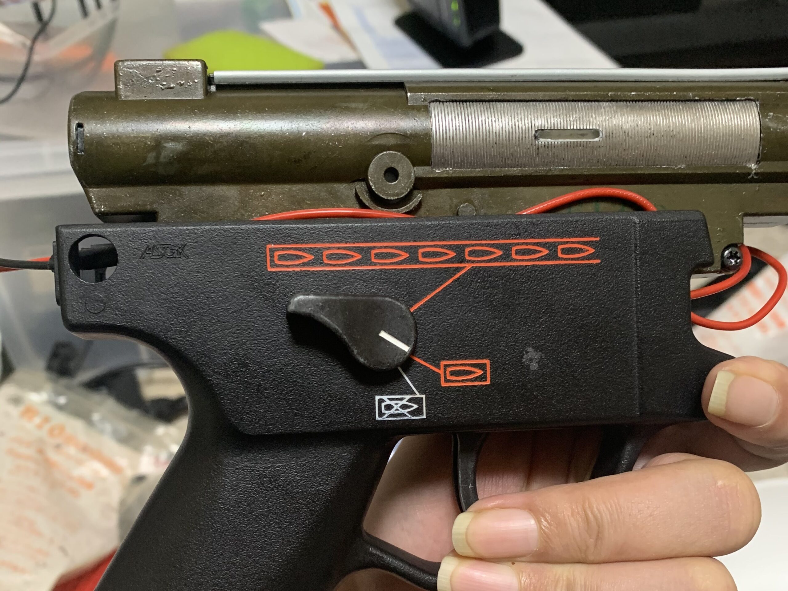 東京マルイ　MP5K HC メカボックスをレシーバーに組み付けた右ビュー