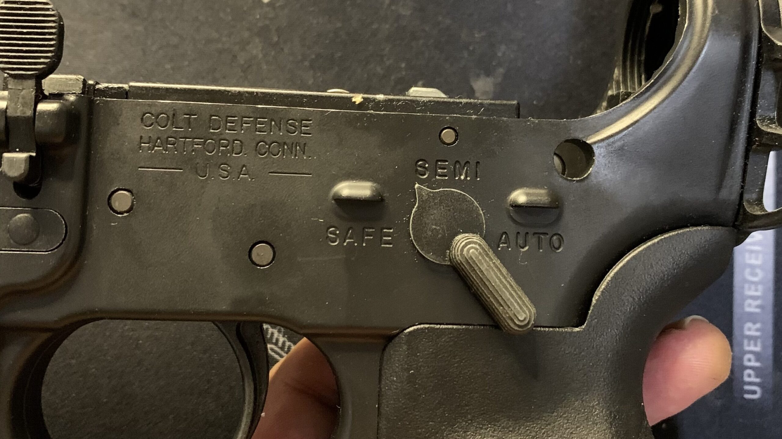 東京マルイ　CQBR ブロック1 セレクターをセミとセーフの間に入れる