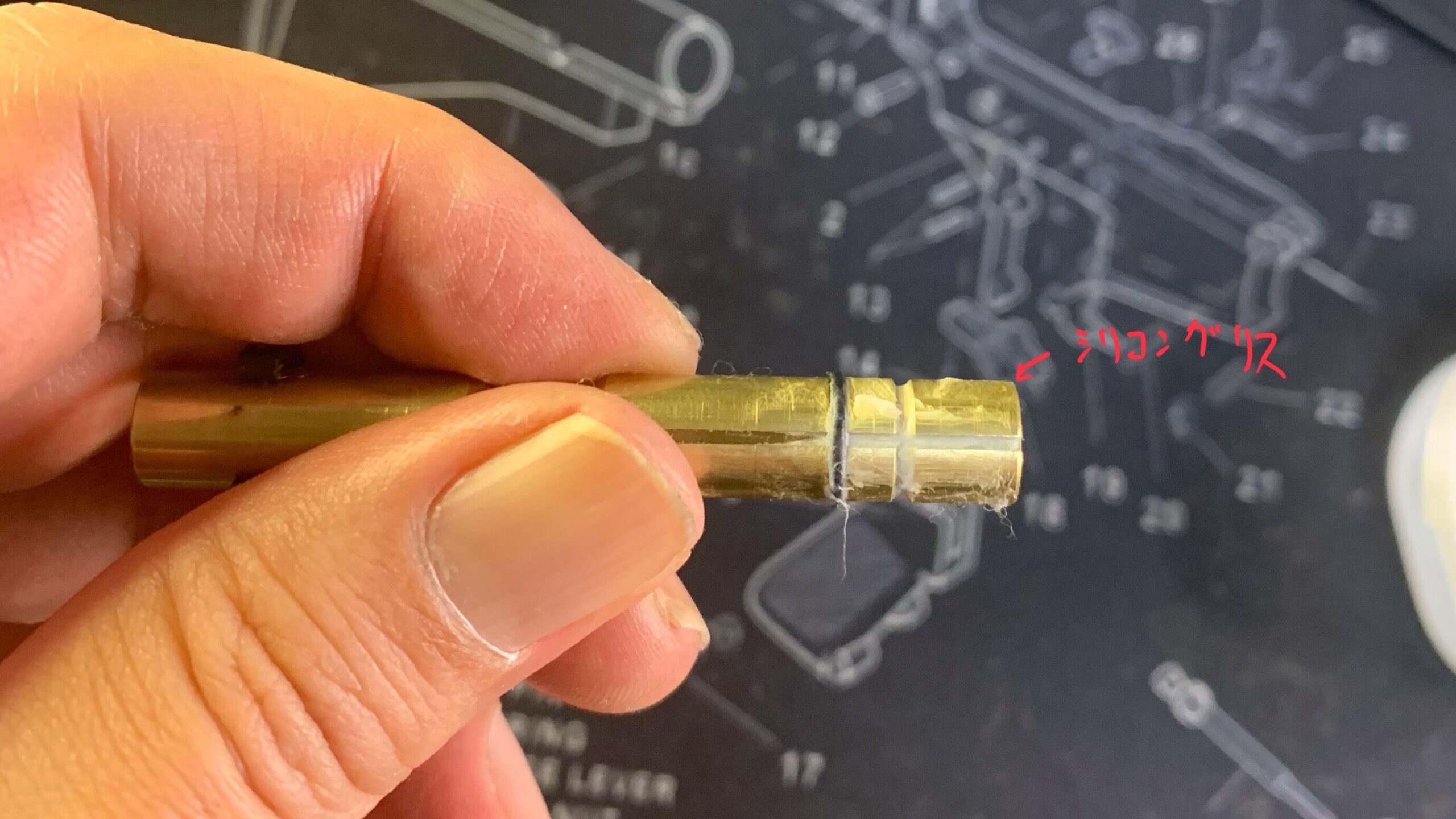 東京マルイ　CURVE インナーバレルにシリコングリス塗布