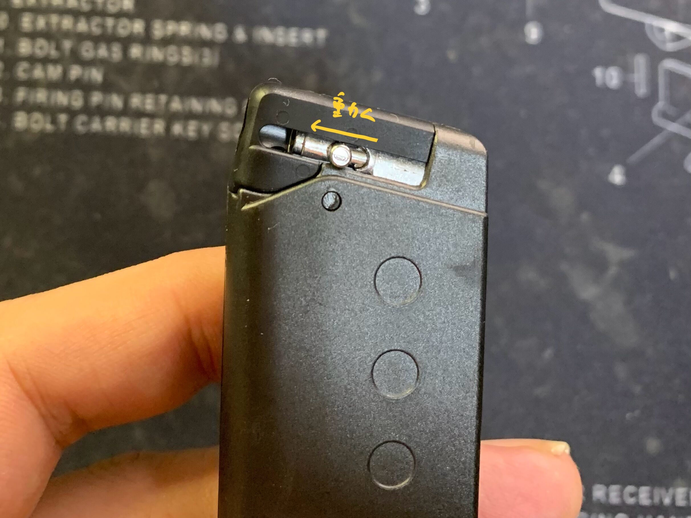 東京マルイ　CURVE マガジンのノズル　後退状態