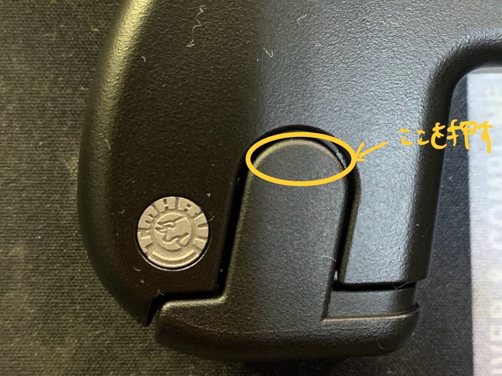 東京マルイ　CURVE マガジンを抜くコツ　右側