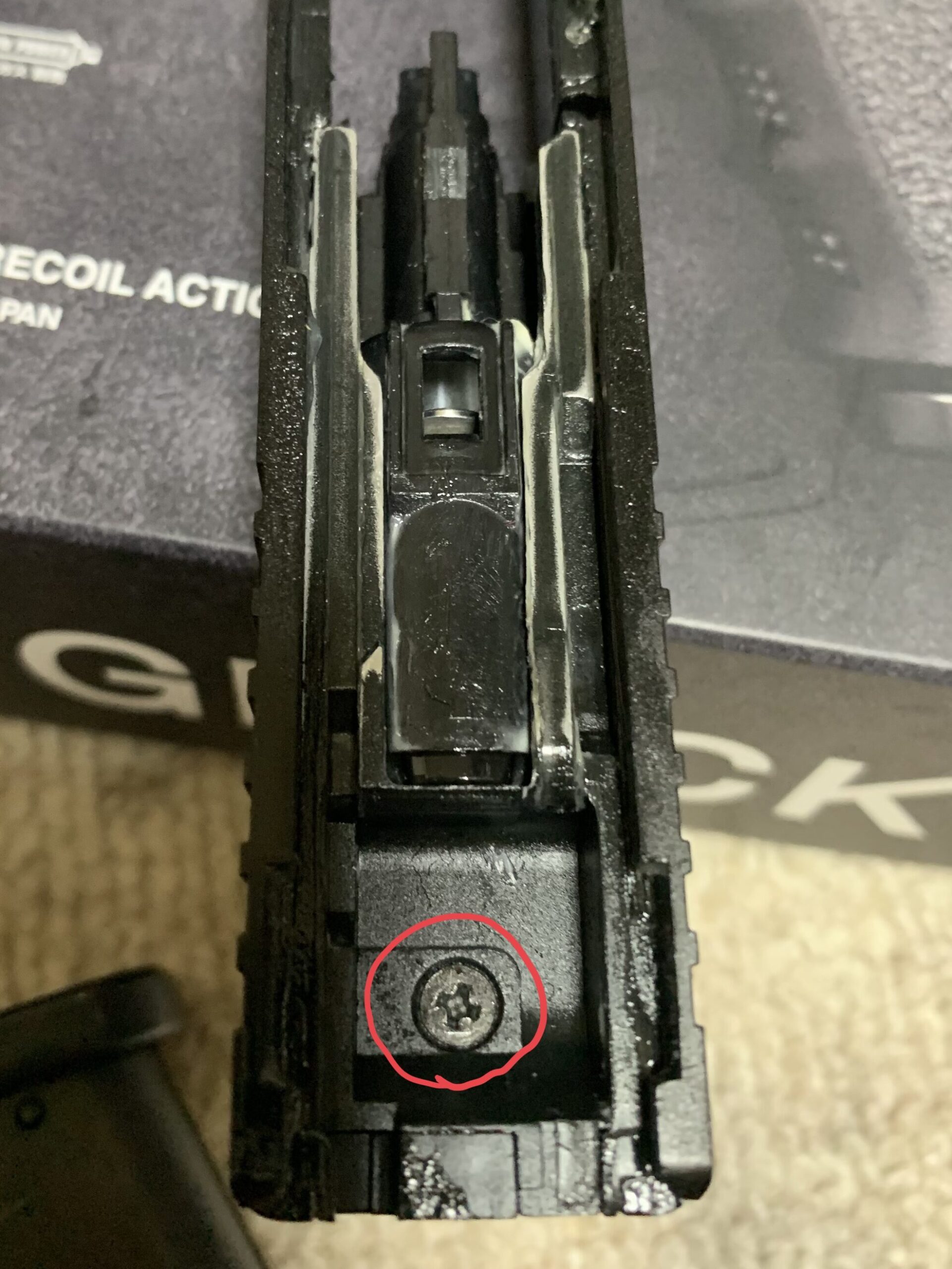 東京マルイ グロック19 GEN3 ブローバックユニット固定ボルトの取り外し