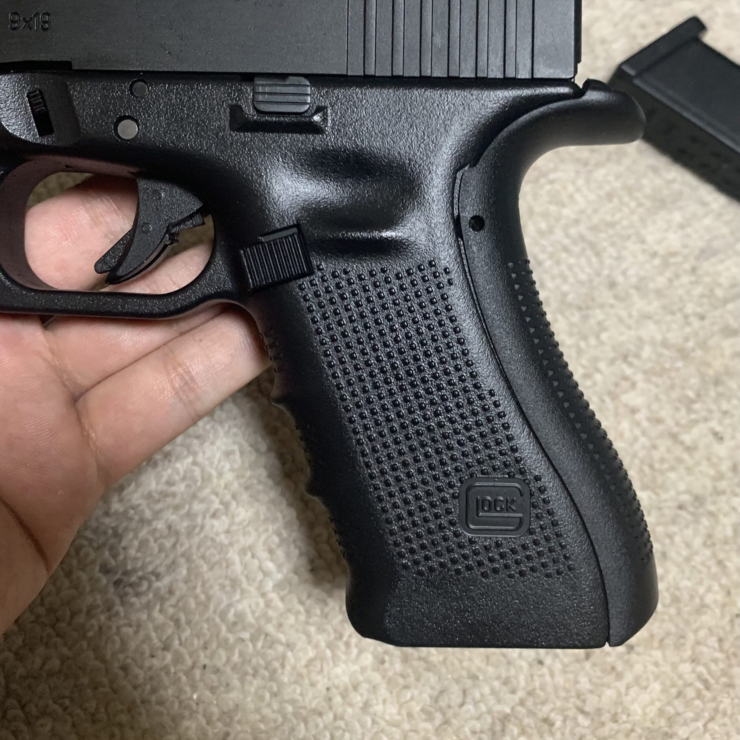 東京マルイ　グロック17 GEN4 グリップパネルLの装着