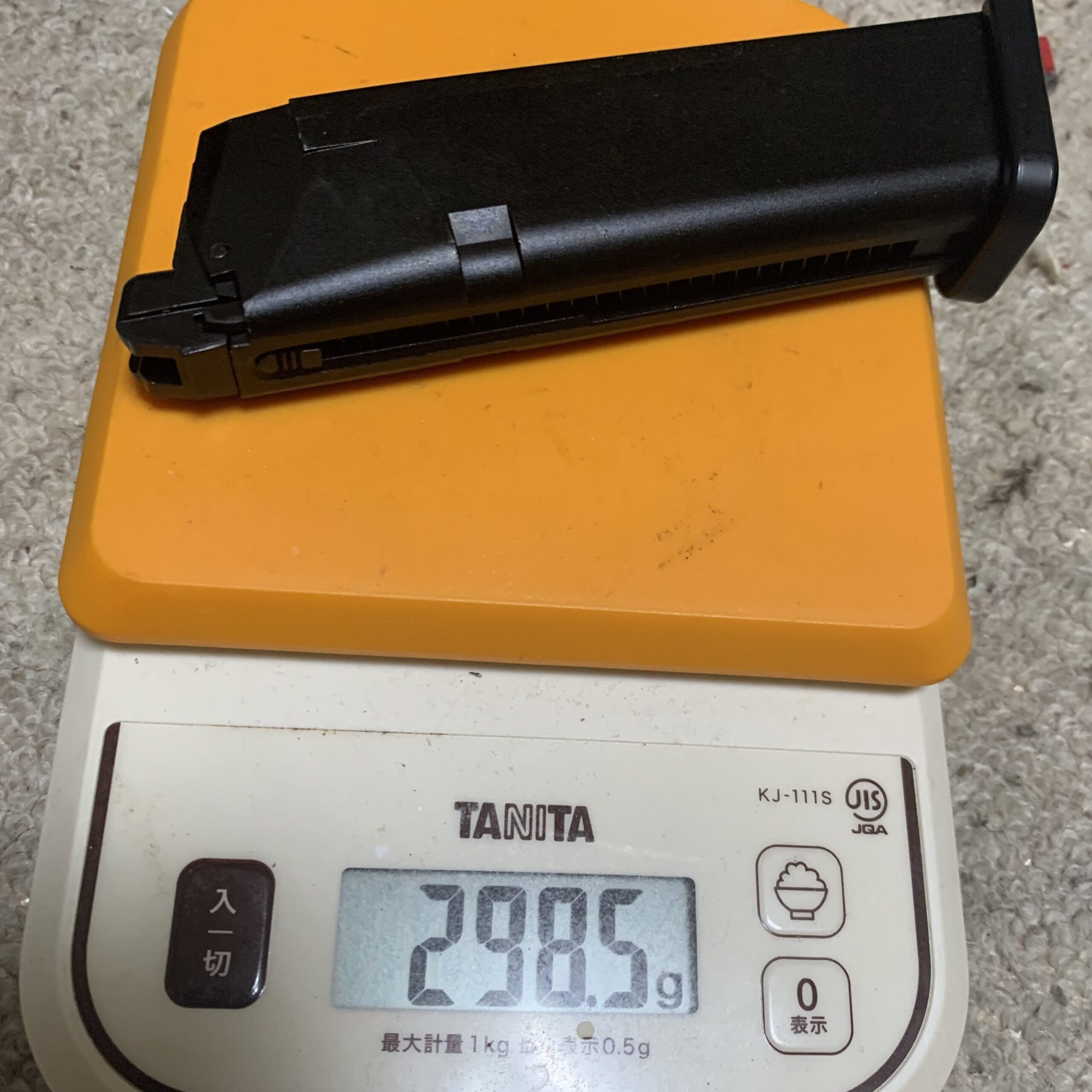 東京マルイ　グロック17 GEN4 ガス満タンのマガジン重量