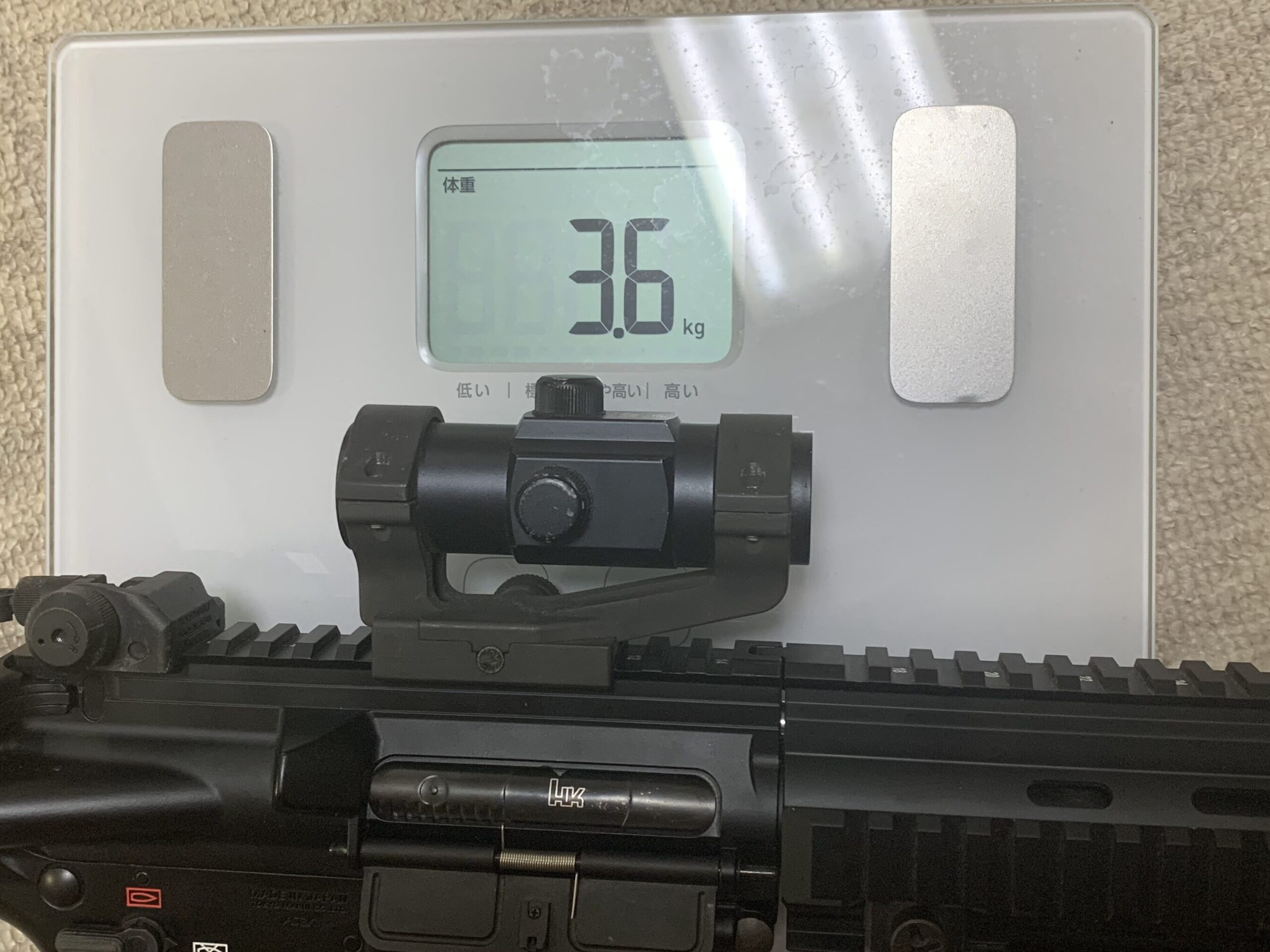 東京マルイ　次世代電動ガン　HK416D DEVGRU 重量は３.6kg。