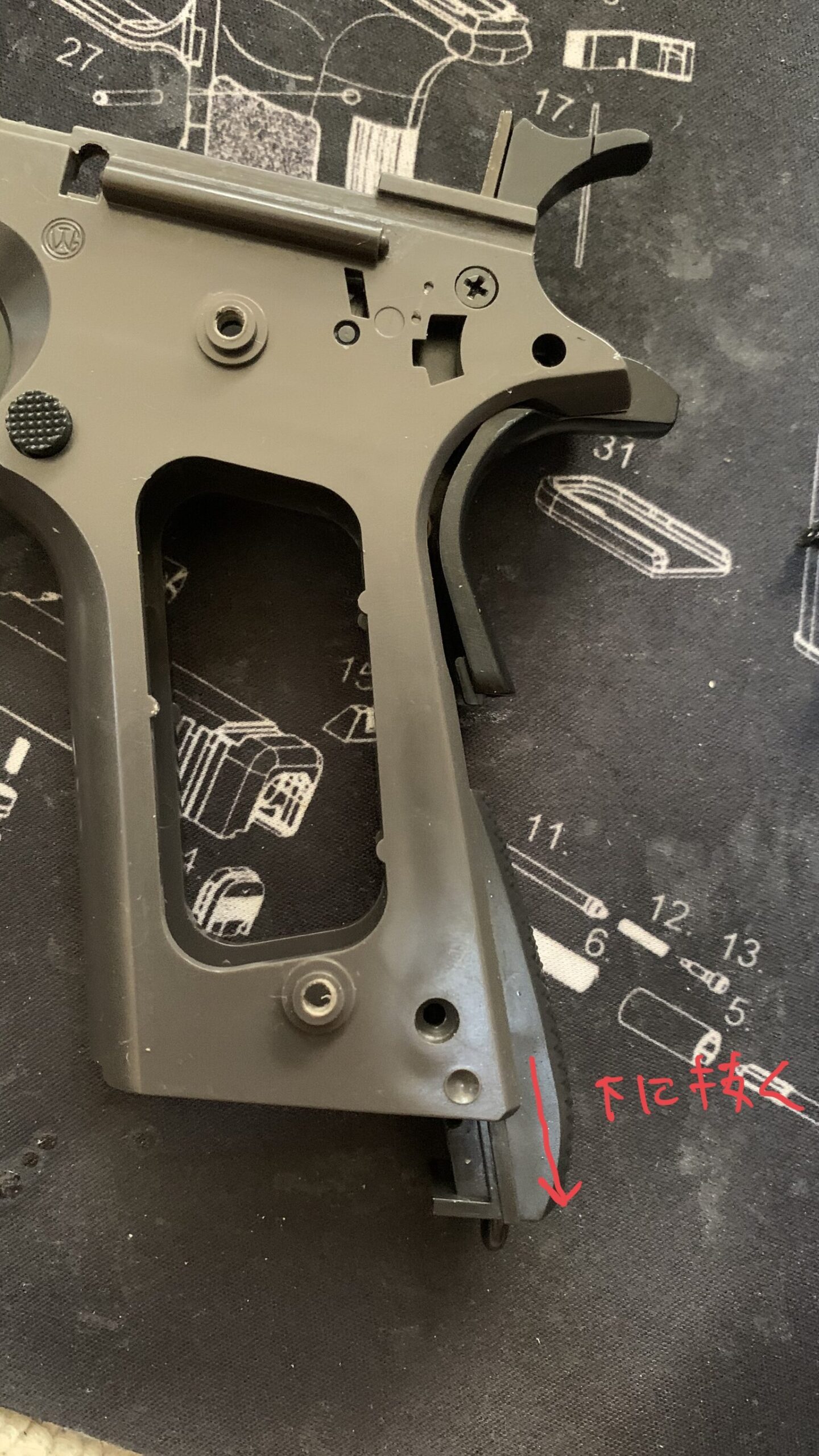 東京マルイ　コルトM1911ガバメント　HG バックストラップの取り外し