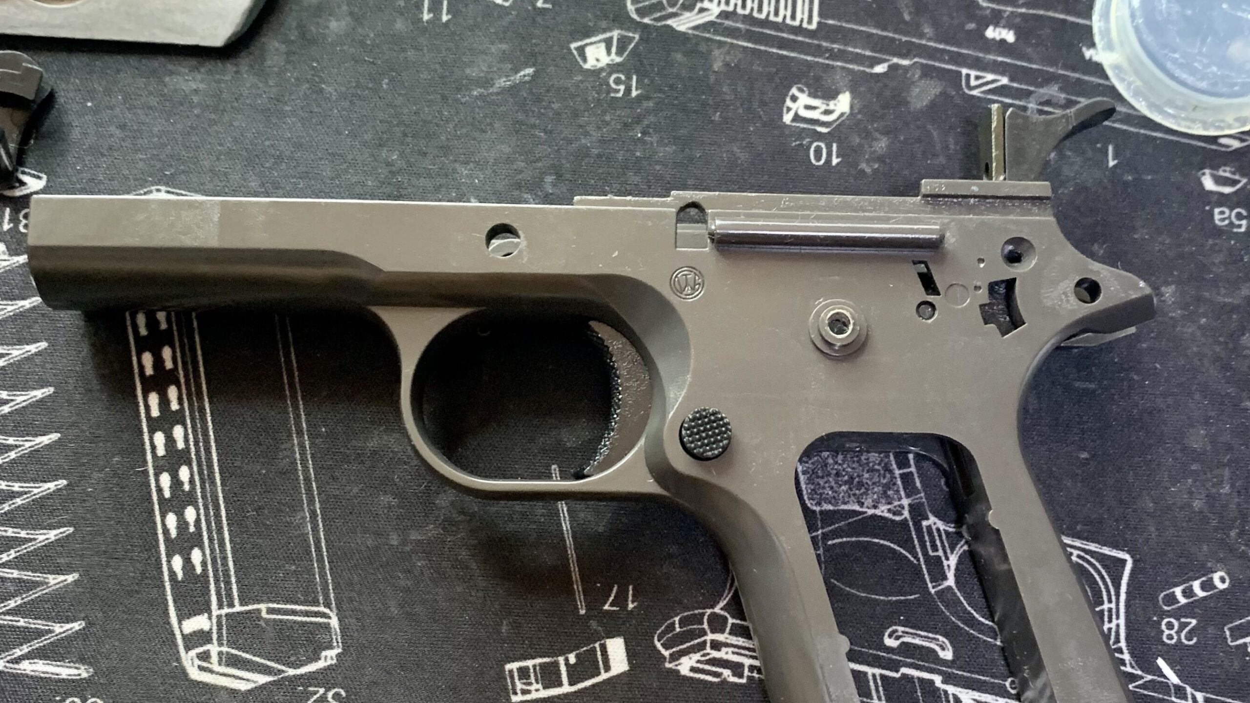 東京マルイ　コルトM1911ガバメント　HG フレームの結合