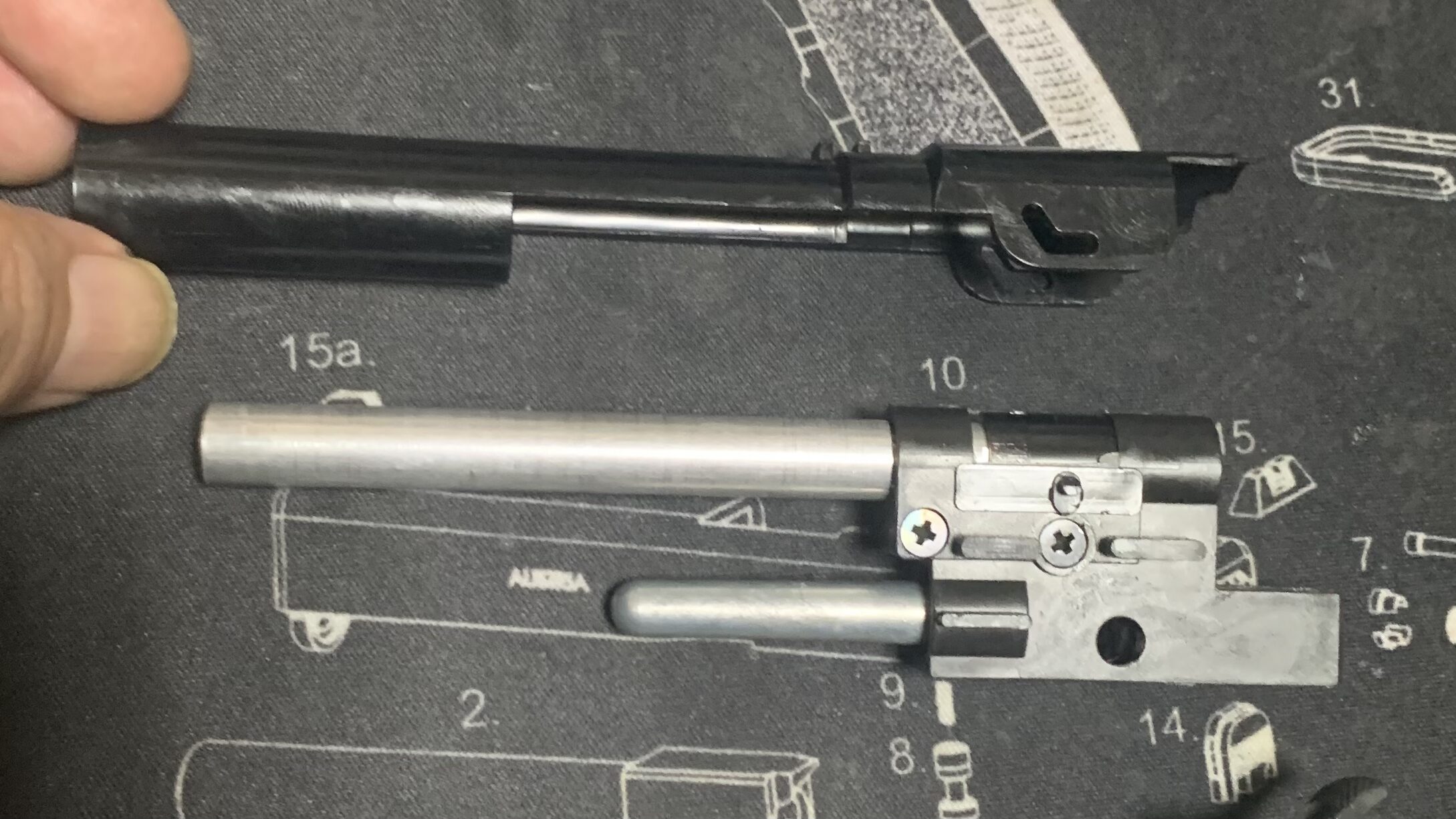 東京マルイ　コルトM1911ガバメント　HG 取り外したアウターバレル