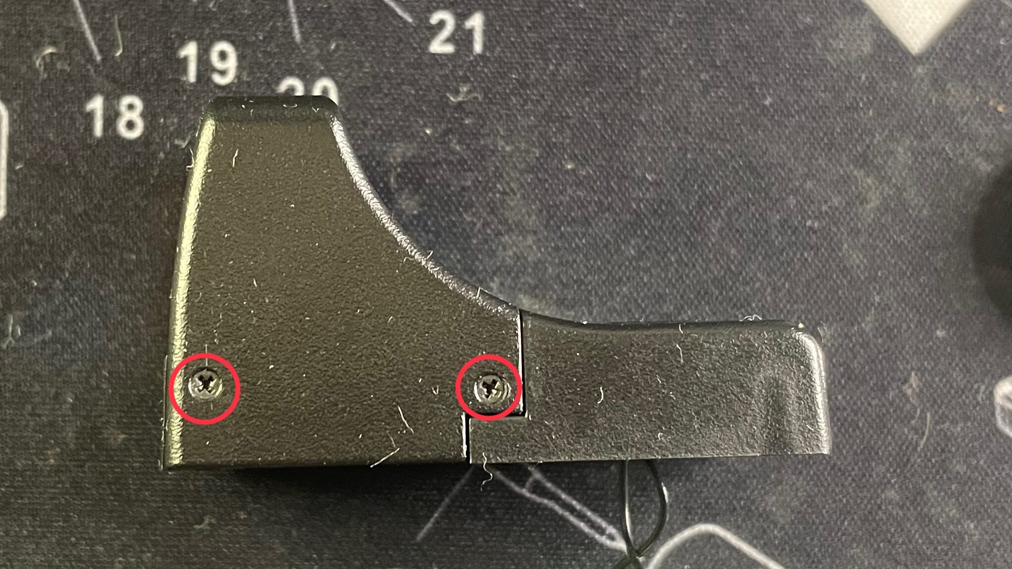 東京マルイ　マイクロプロサイト　カバー左側面のネジ